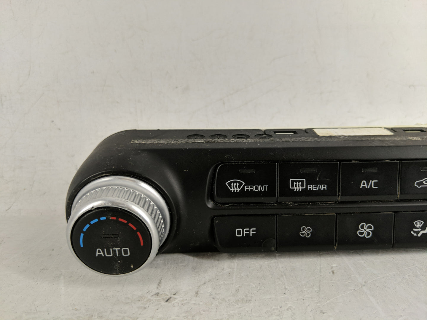 2018-2020 Kia Stinger Climate Control Module Temperature AC/Heater Replacement P/N:97250-J5XXX 97250-J5000 Fits OEM Used Aut