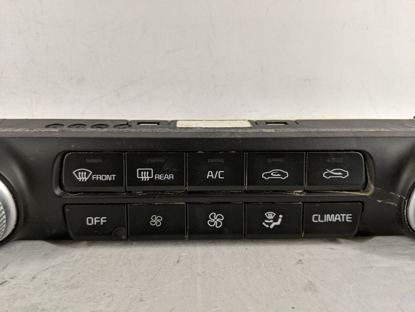 2018-2020 Kia Stinger Climate Control Module Temperature AC/Heater Replacement P/N:97250-J5XXX 97250-J5000 Fits OEM Used Aut