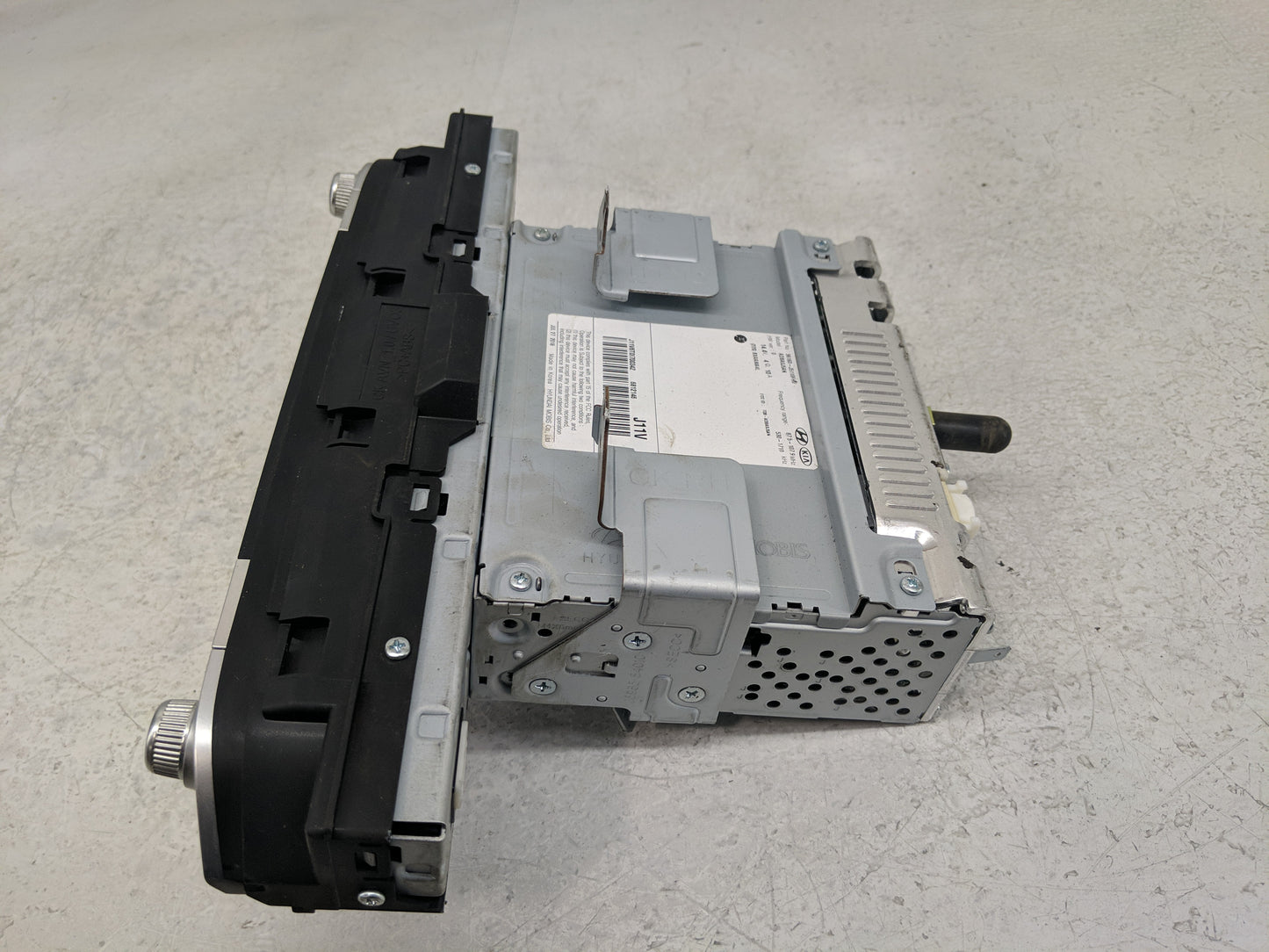 2019-2020 Kia Stinger Radio AM FM Cd Player Receiver Replacement P/N:96160-J5110FHV Fits Fits 2019 2020 OEM Used Auto Parts 