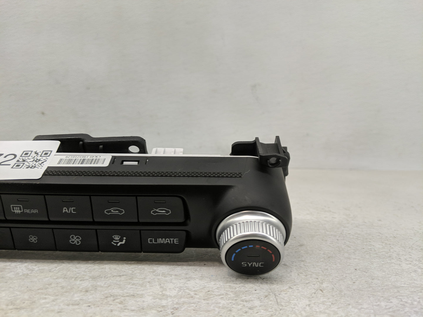 2018-2020 Kia Stinger Climate Control Module Temperature AC/Heater Replacement Fits Fits 2018 2019 2020 OEM Used Auto Parts 