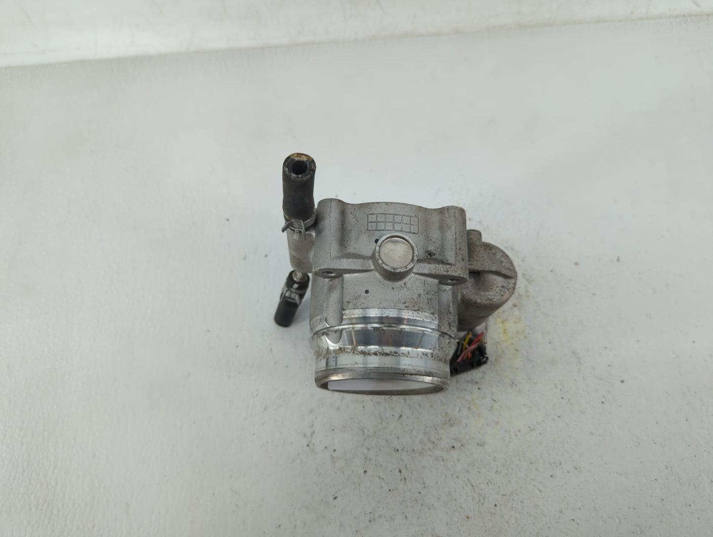 2018-2020 Kia Stinger Throttle Body P/N:35100-2C900 35100-2C800 Fits Fits 2018 2019 2020 OEM Used Auto Parts - Oemusedautopa