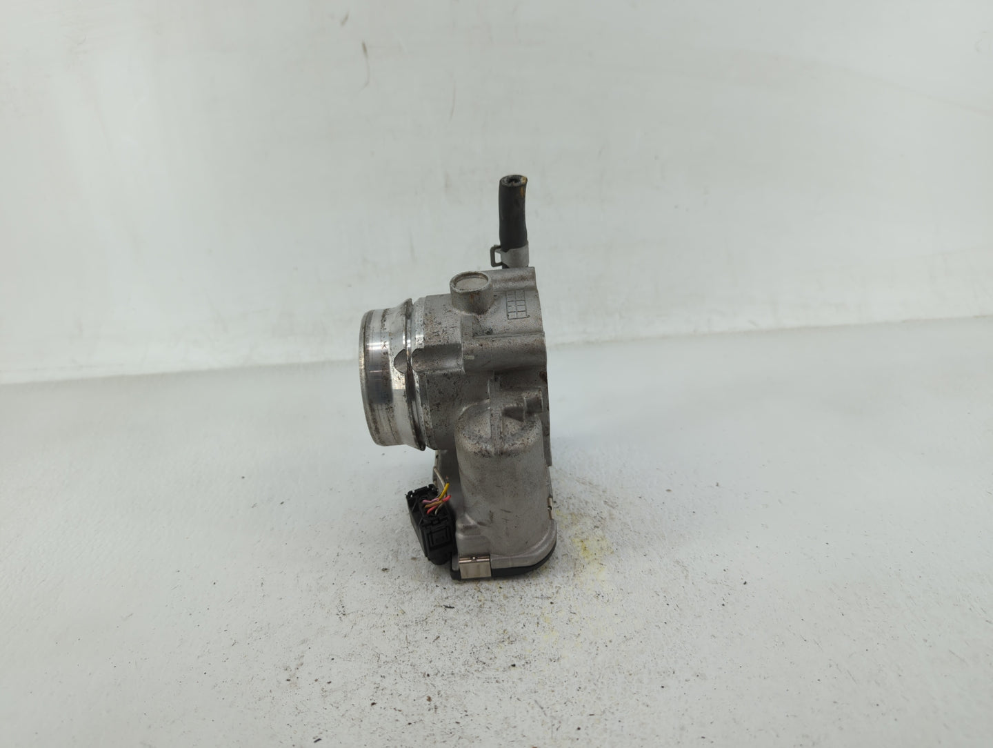 2018-2020 Kia Stinger Throttle Body P/N:35100-2C900 35100-2C800 Fits Fits 2018 2019 2020 OEM Used Auto Parts - Oemusedautopa