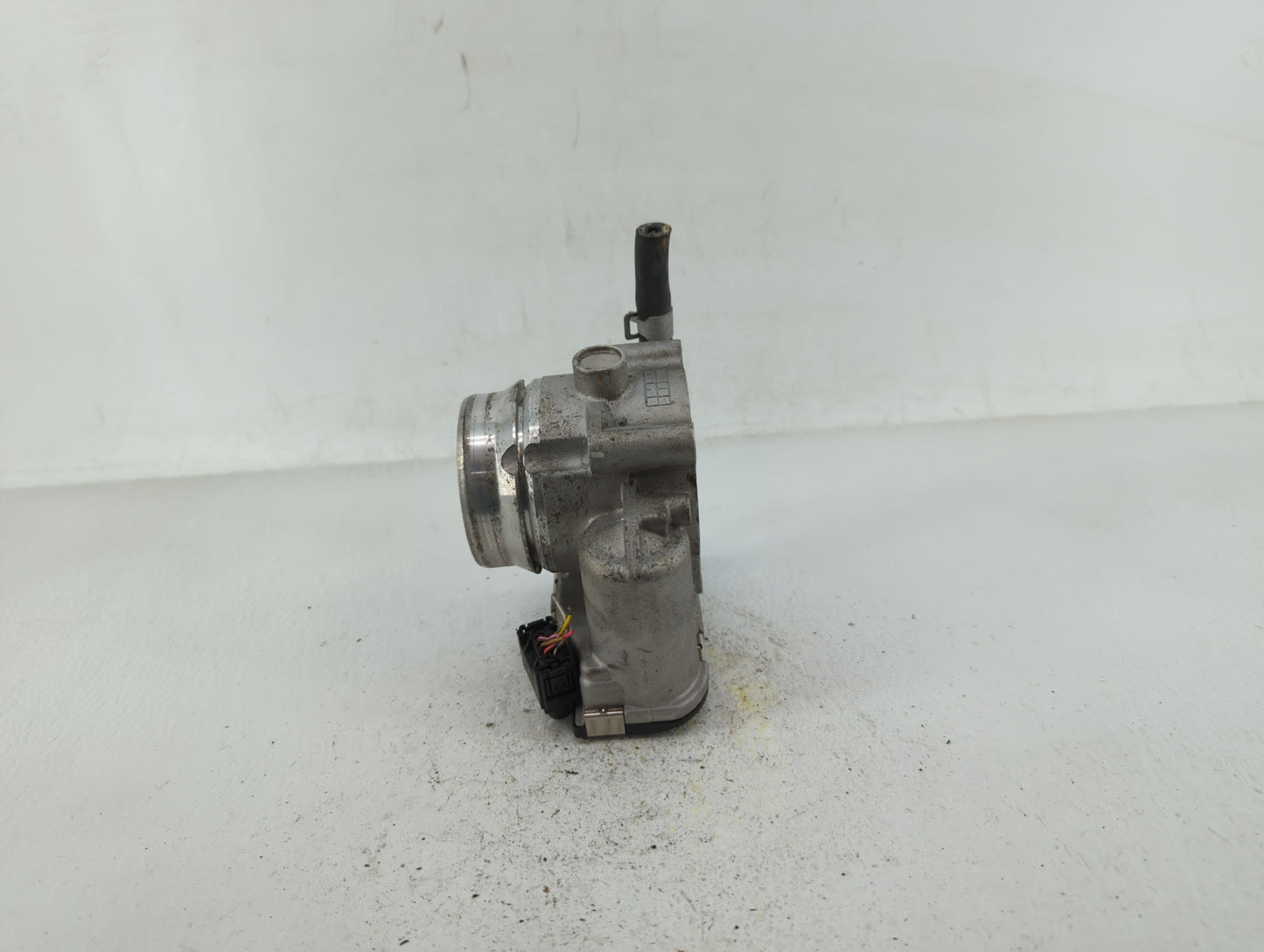 2018-2020 Kia Stinger Throttle Body P/N:35100-2C900 35100-2C800 Fits Fits 2018 2019 2020 OEM Used Auto Parts - Oemusedautopa