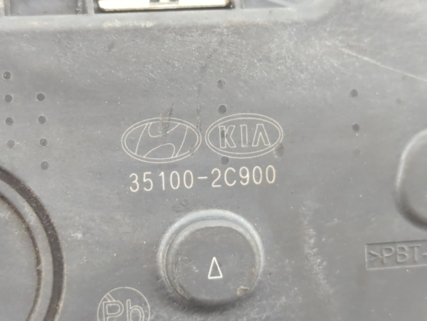 2018-2020 Kia Stinger Throttle Body P/N:35100-2C900 35100-2C800 Fits Fits 2018 2019 2020 OEM Used Auto Parts - Oemusedautopa