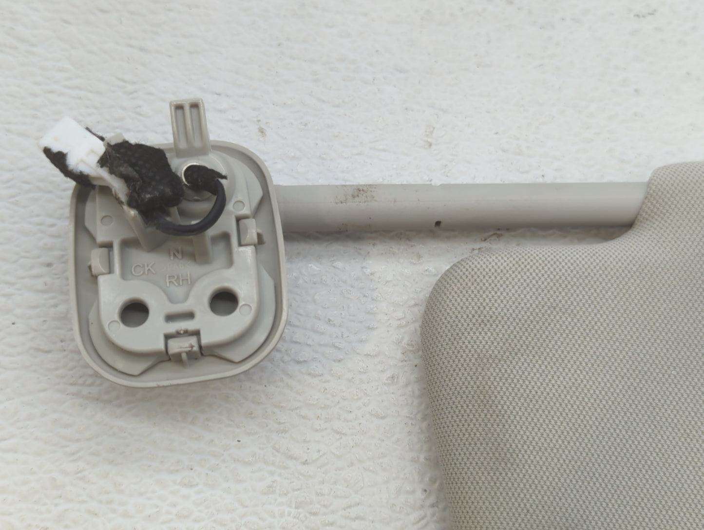 2018-2020 Kia Stinger Sun Visor Shade Replacement Passenger Right Mirror Fits Fits 2018 2019 2020 OEM Used Auto Parts - Oemu