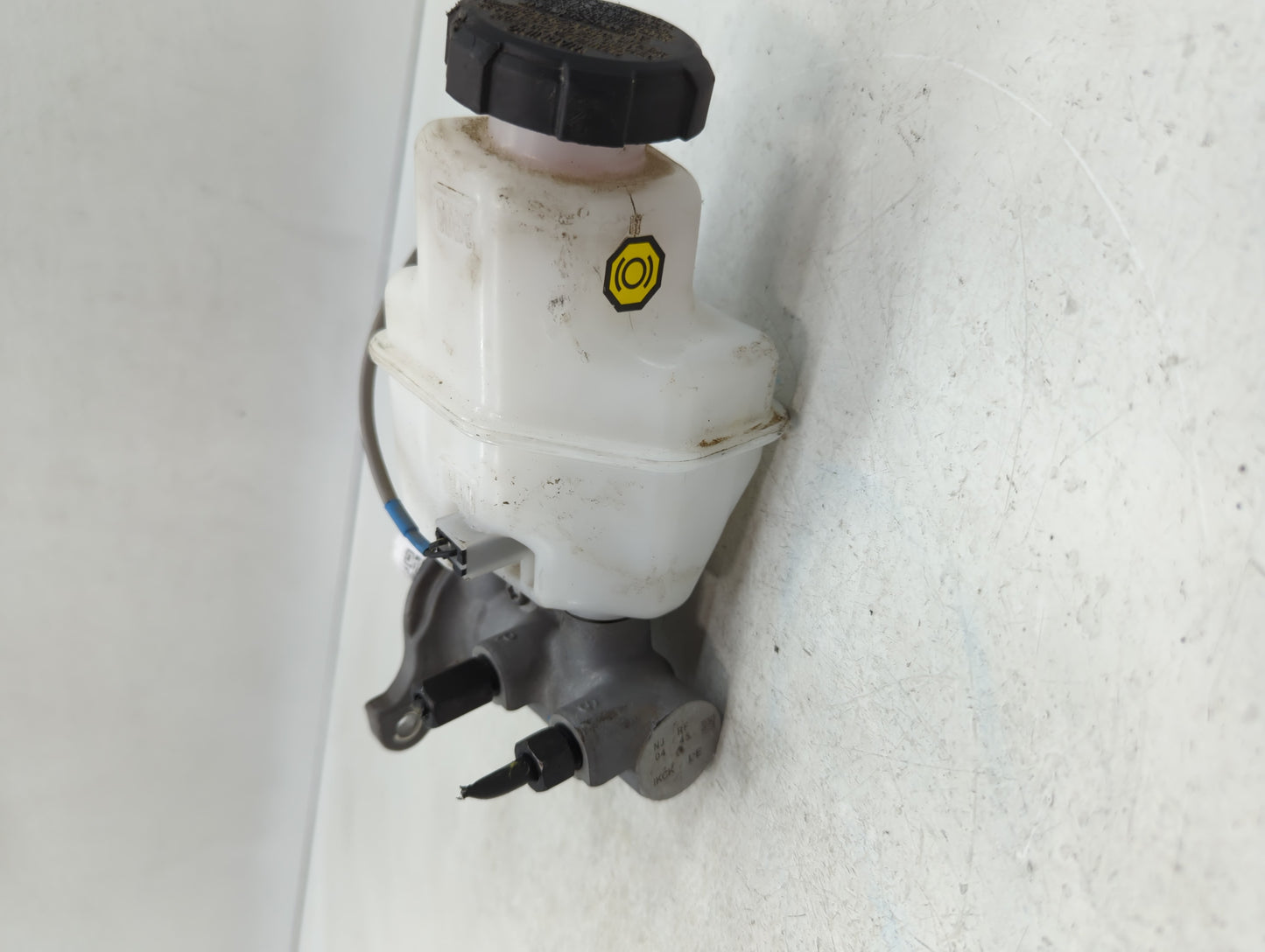 2018-2020 Kia Stinger Brake Master Cylinder - Oemusedautoparts1.com