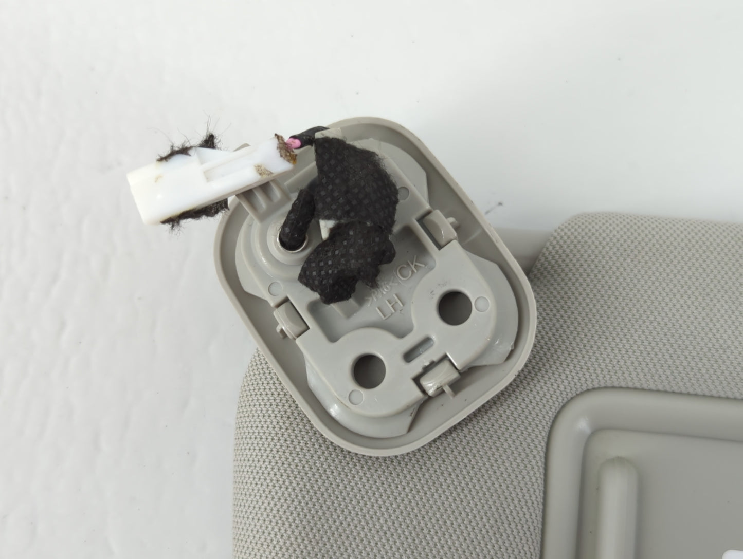 2018-2020 Kia Stinger Sun Visor Shade Replacement Passenger Right Mirror Fits Fits 2018 2019 2020 OEM Used Auto Parts - Oemu