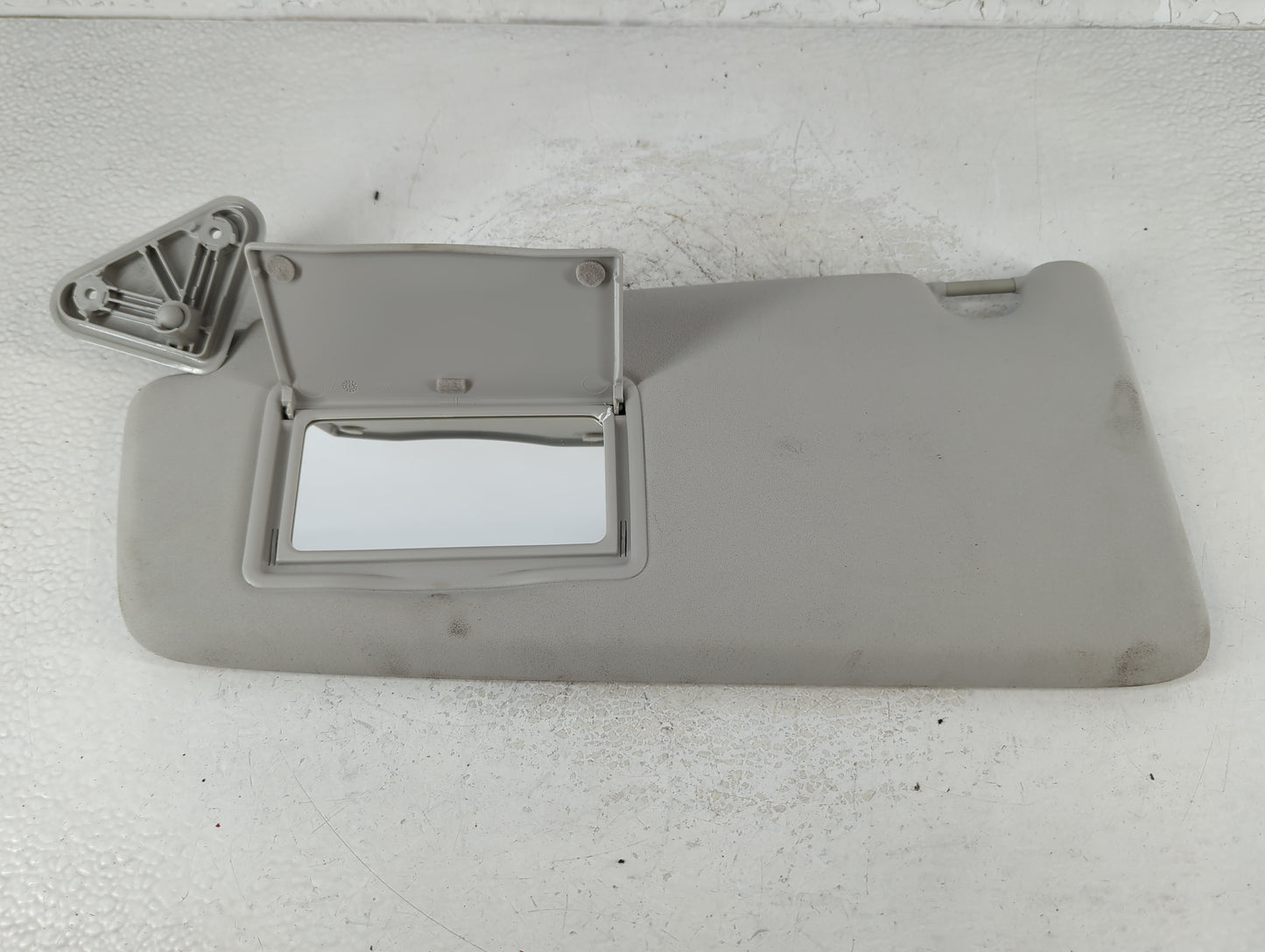 2019 Land Rover Discovery Sun Visor Shade Replacement Driver Left Mirror Fits OEM Used Auto Parts - Oemusedautoparts1.com