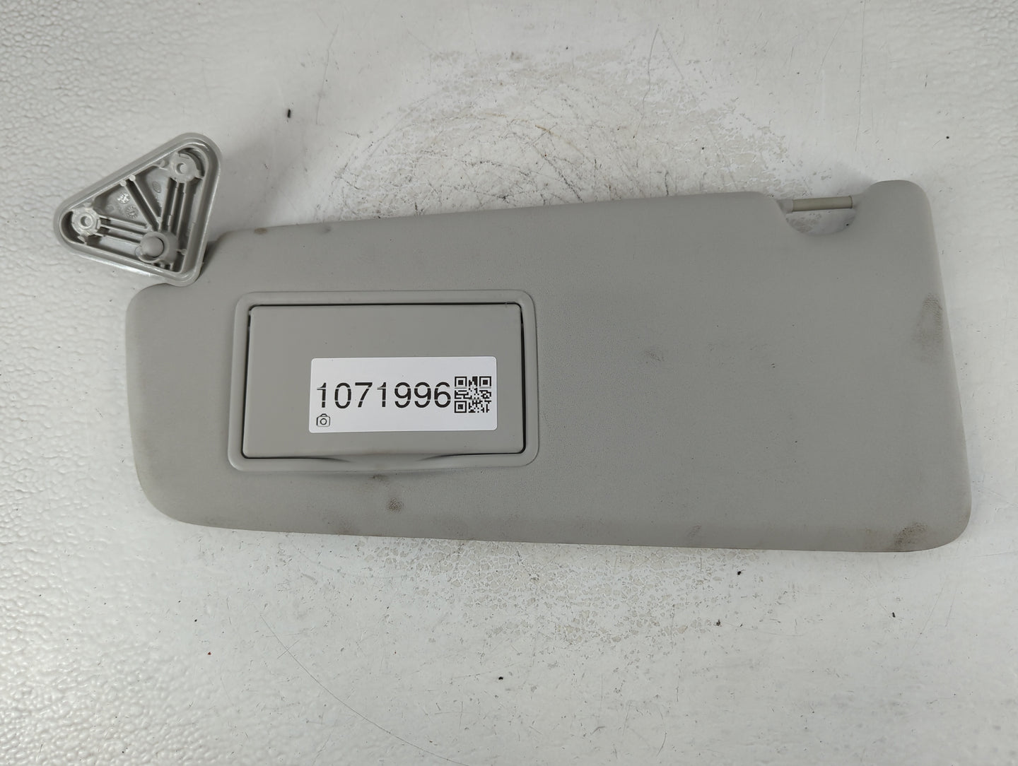 2019 Land Rover Discovery Sun Visor Shade Replacement Driver Left Mirror Fits OEM Used Auto Parts - Oemusedautoparts1.com