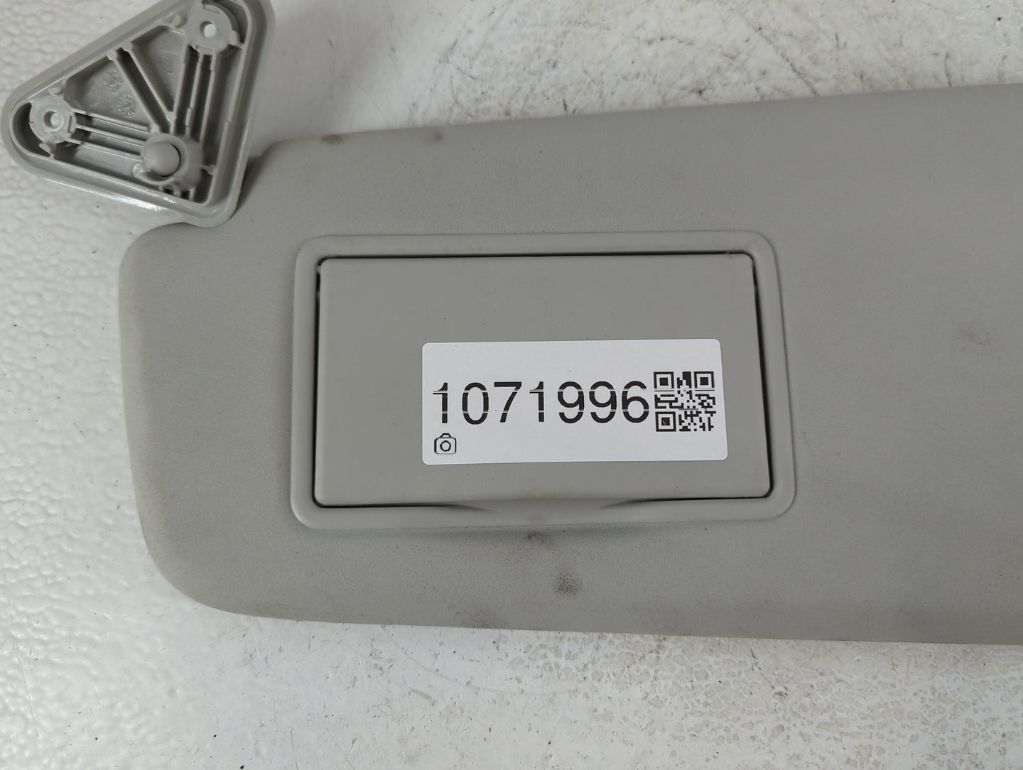 2019 Land Rover Discovery Sun Visor Shade Replacement Driver Left Mirror Fits OEM Used Auto Parts - Oemusedautoparts1.com