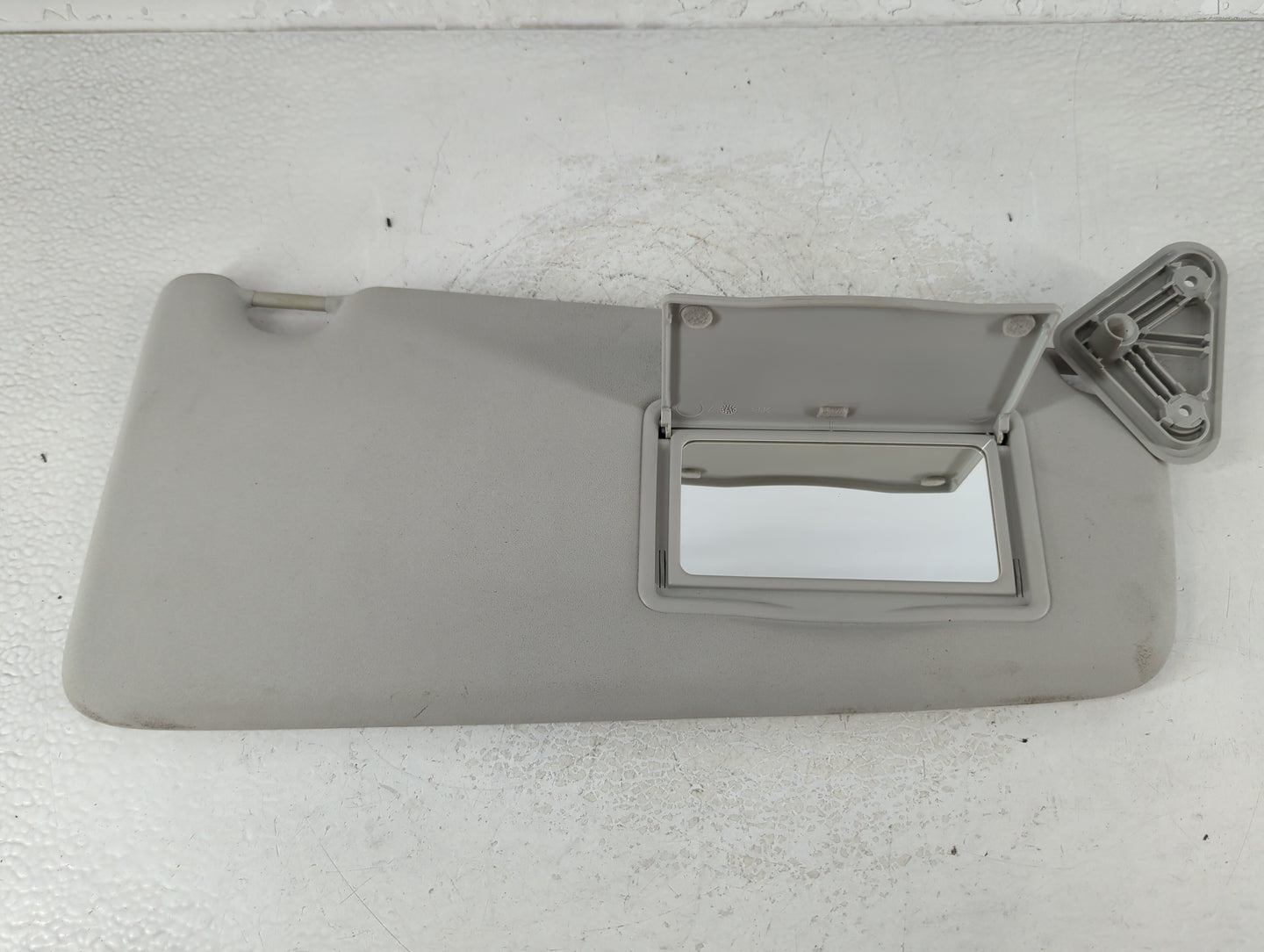 2019 Land Rover Discovery Sun Visor Shade Replacement Driver Left Mirror Fits OEM Used Auto Parts - Oemusedautoparts1.com