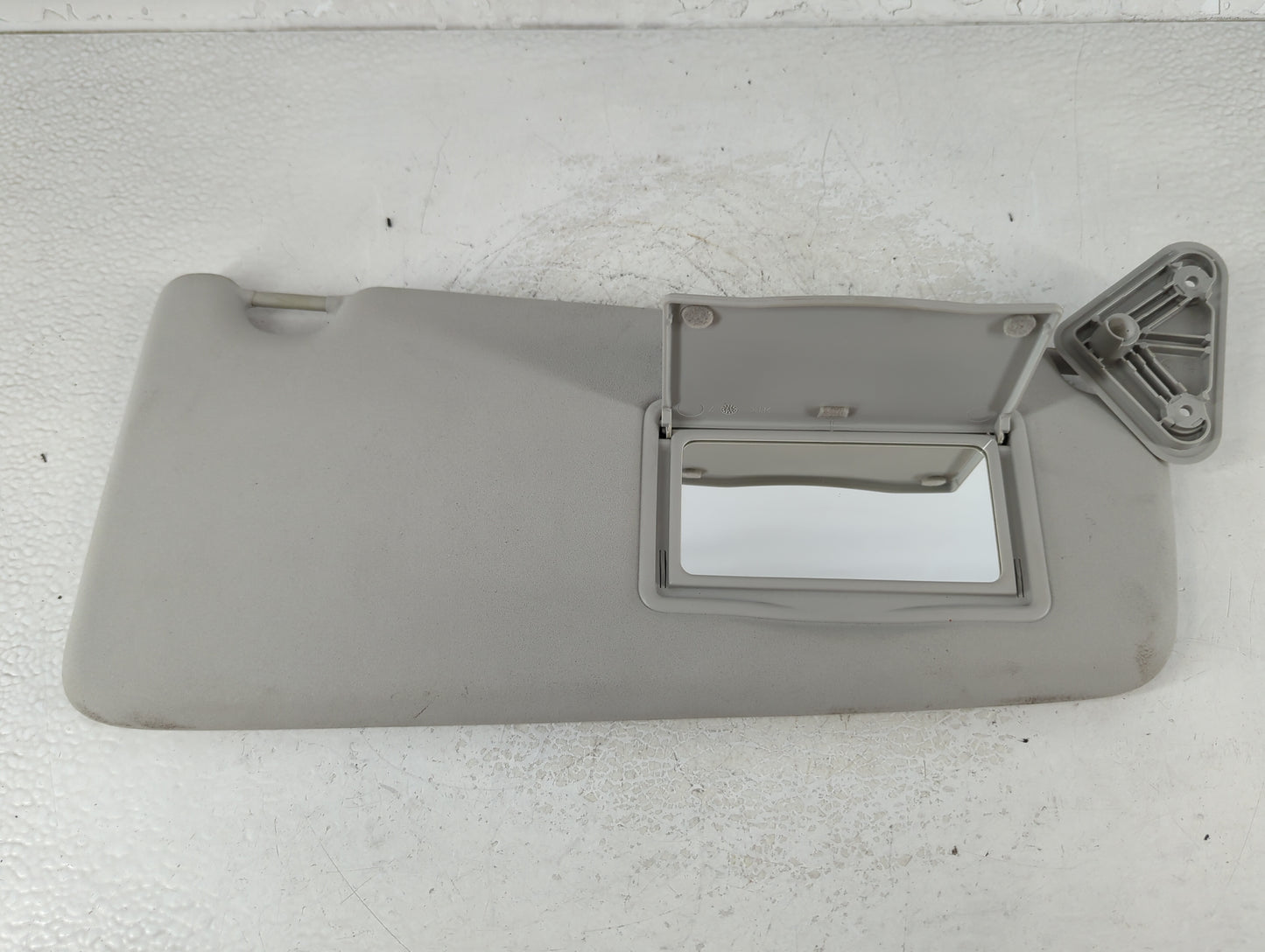 2019 Land Rover Discovery Sun Visor Shade Replacement Driver Left Mirror Fits OEM Used Auto Parts - Oemusedautoparts1.com
