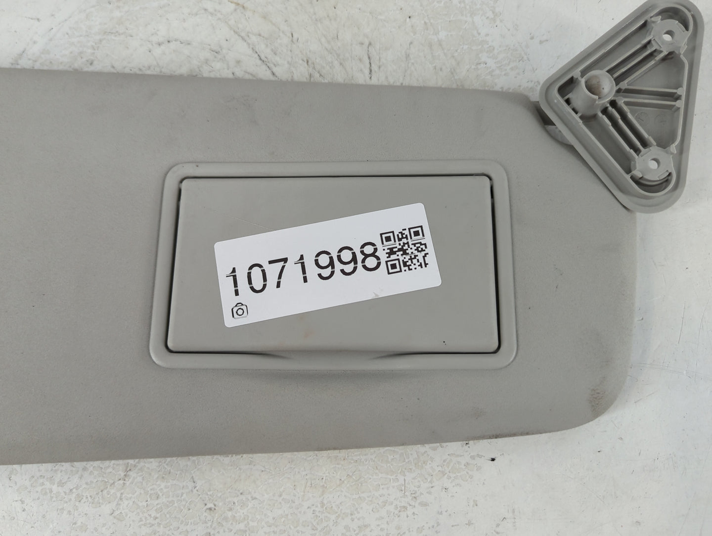 2019 Land Rover Discovery Sun Visor Shade Replacement Driver Left Mirror Fits OEM Used Auto Parts - Oemusedautoparts1.com