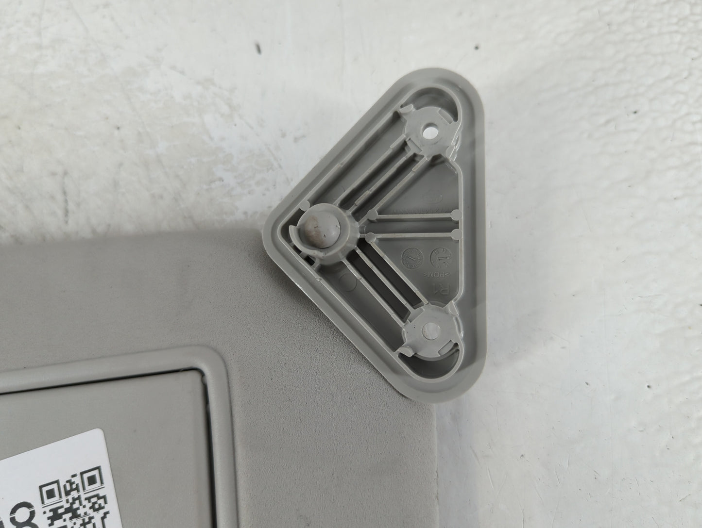 2019 Land Rover Discovery Sun Visor Shade Replacement Driver Left Mirror Fits OEM Used Auto Parts - Oemusedautoparts1.com