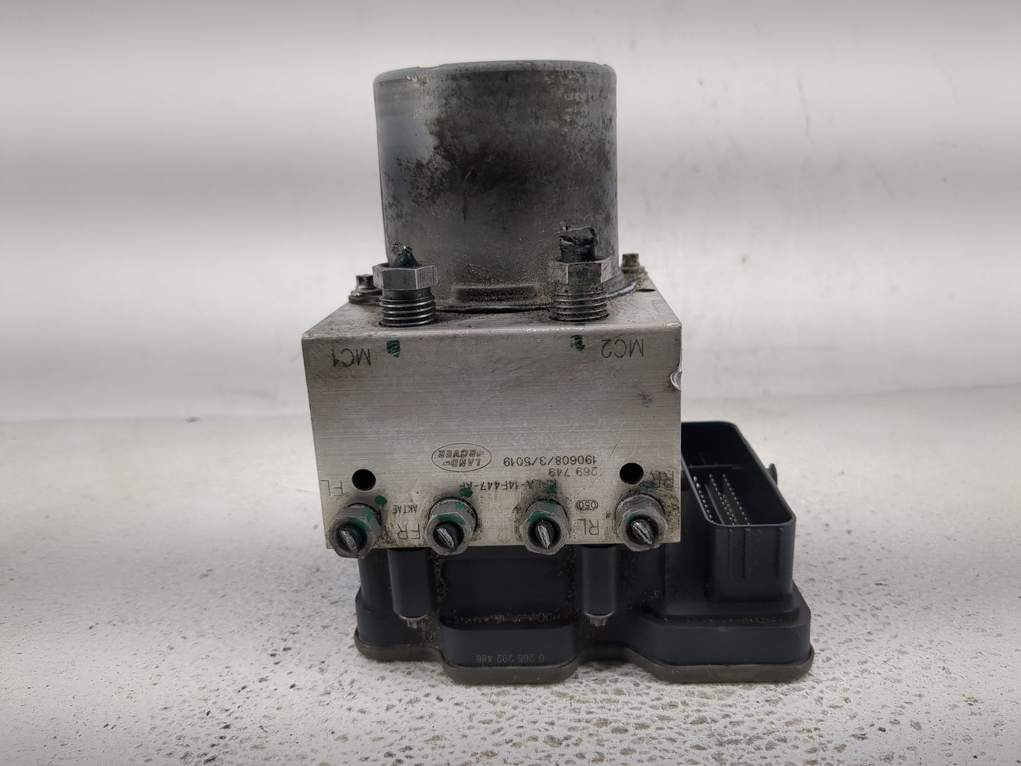 2019 Land Rover Discovery ABS Pump Control Module Replacement P/N:KPLA-14F447-AF Fits OEM Used Auto Parts - Oemusedautoparts