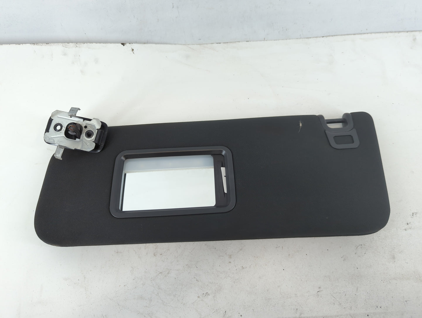 2019 Land Rover Discovery Sun Visor Shade Replacement Passenger Right Mirror Fits OEM Used Auto Parts - Oemusedautoparts1.co