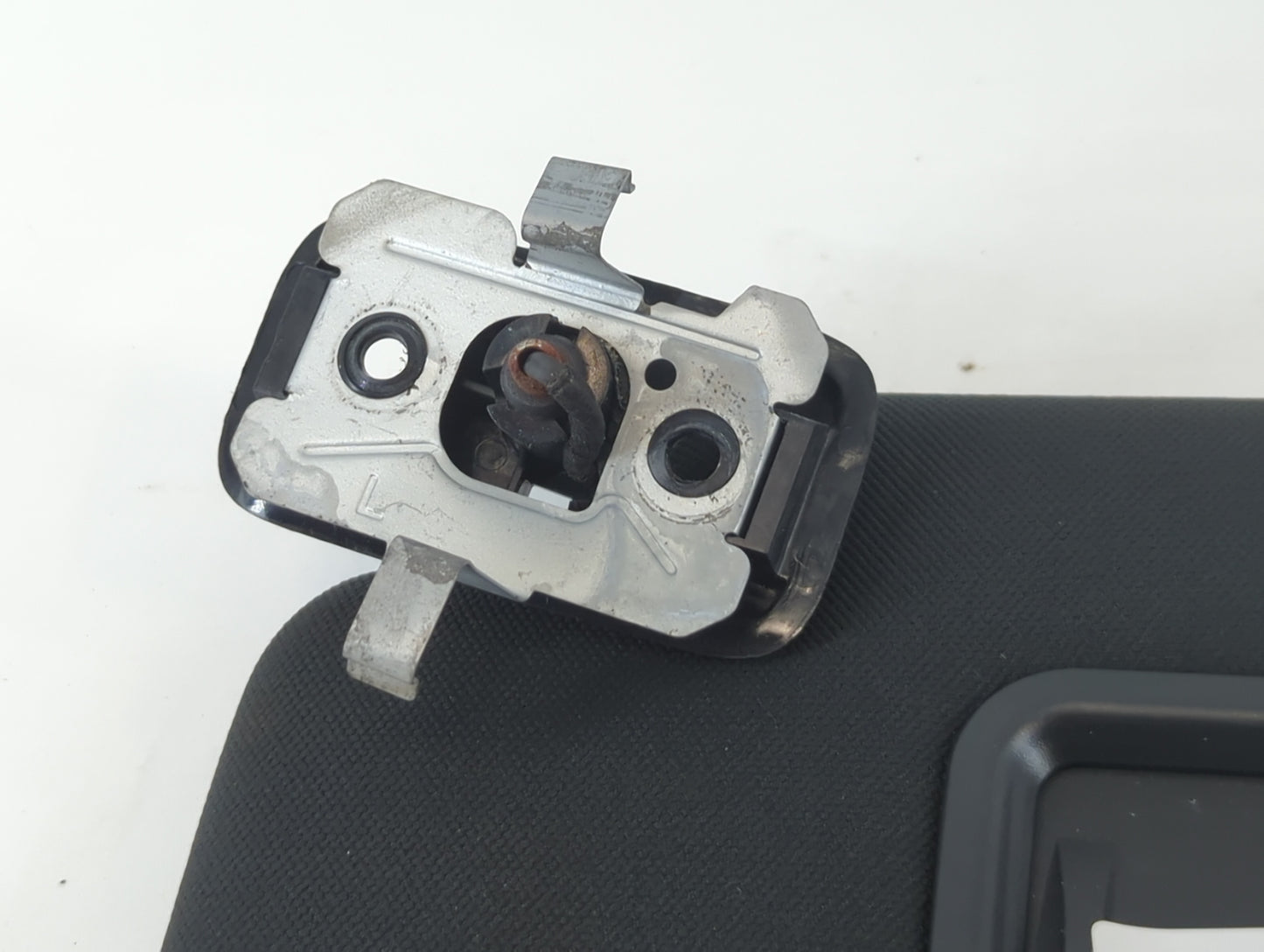 2019 Land Rover Discovery Sun Visor Shade Replacement Passenger Right Mirror Fits OEM Used Auto Parts - Oemusedautoparts1.co