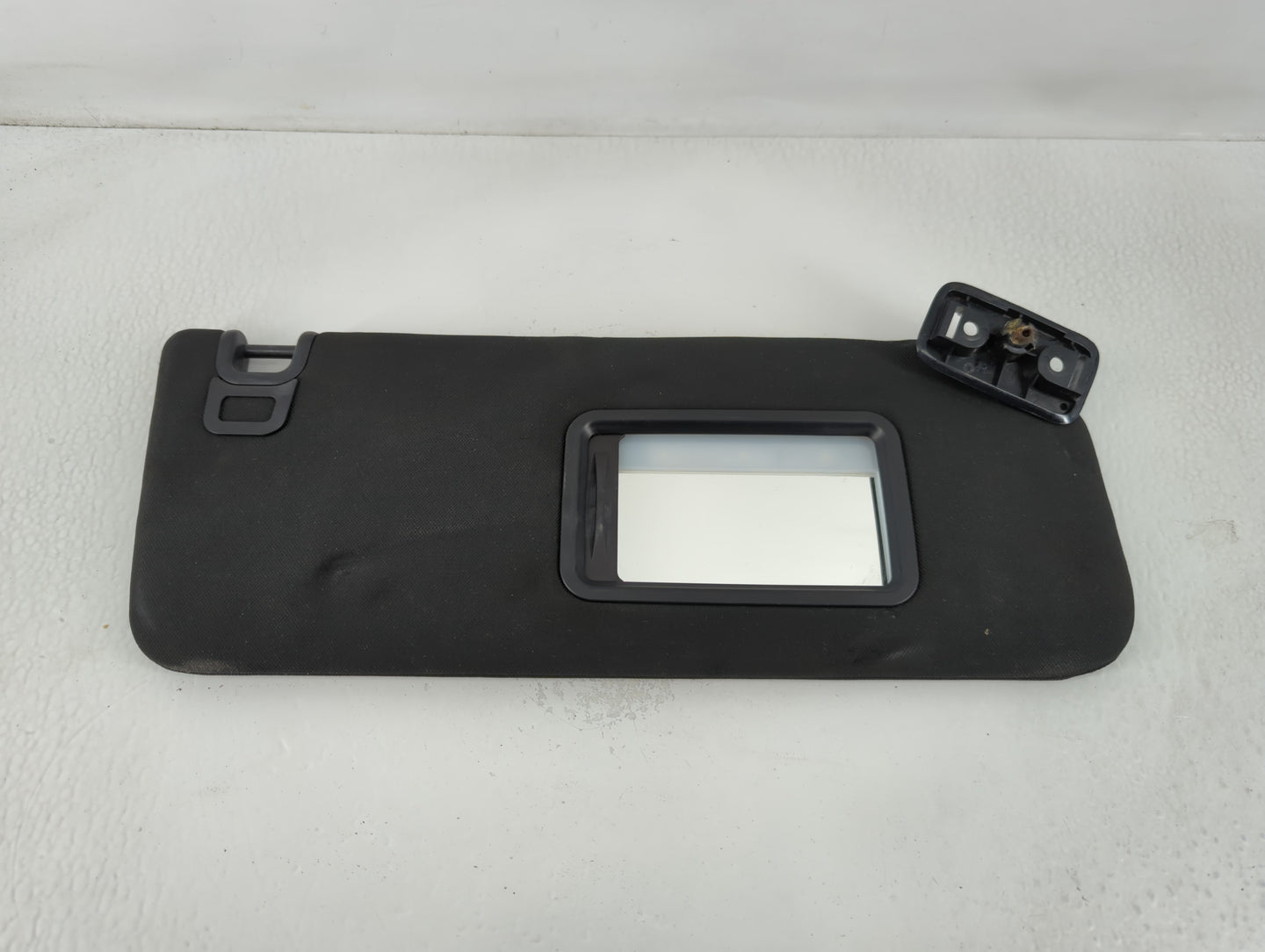 2019 Land Rover Discovery Sun Visor Shade Replacement Passenger Right Mirror Fits OEM Used Auto Parts - Oemusedautoparts1.co