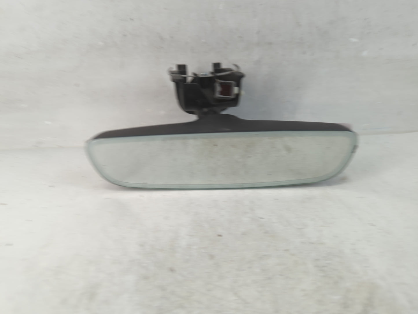 2019 Land Rover Discovery Interior Rear View Mirror Replacement OEM P/N:E11048560 Fits Fits 2017 2018 2020 OEM Used Auto Par