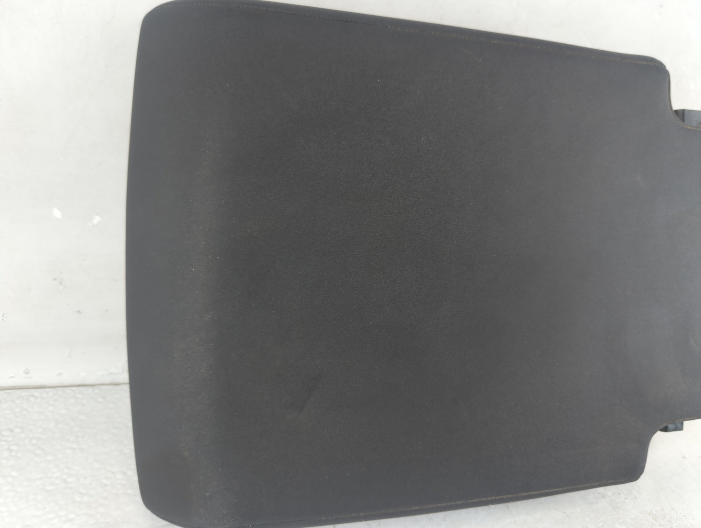 2019 Land Rover Discovery Center Console Armrest Cover Lid Fits OEM Used Auto Parts - Oemusedautoparts1.com