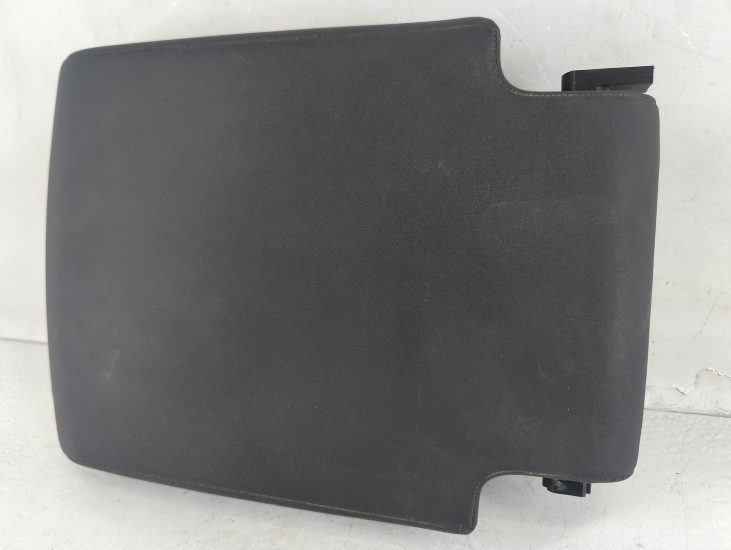 2019 Land Rover Discovery Center Console Armrest Cover Lid Fits OEM Used Auto Parts - Oemusedautoparts1.com