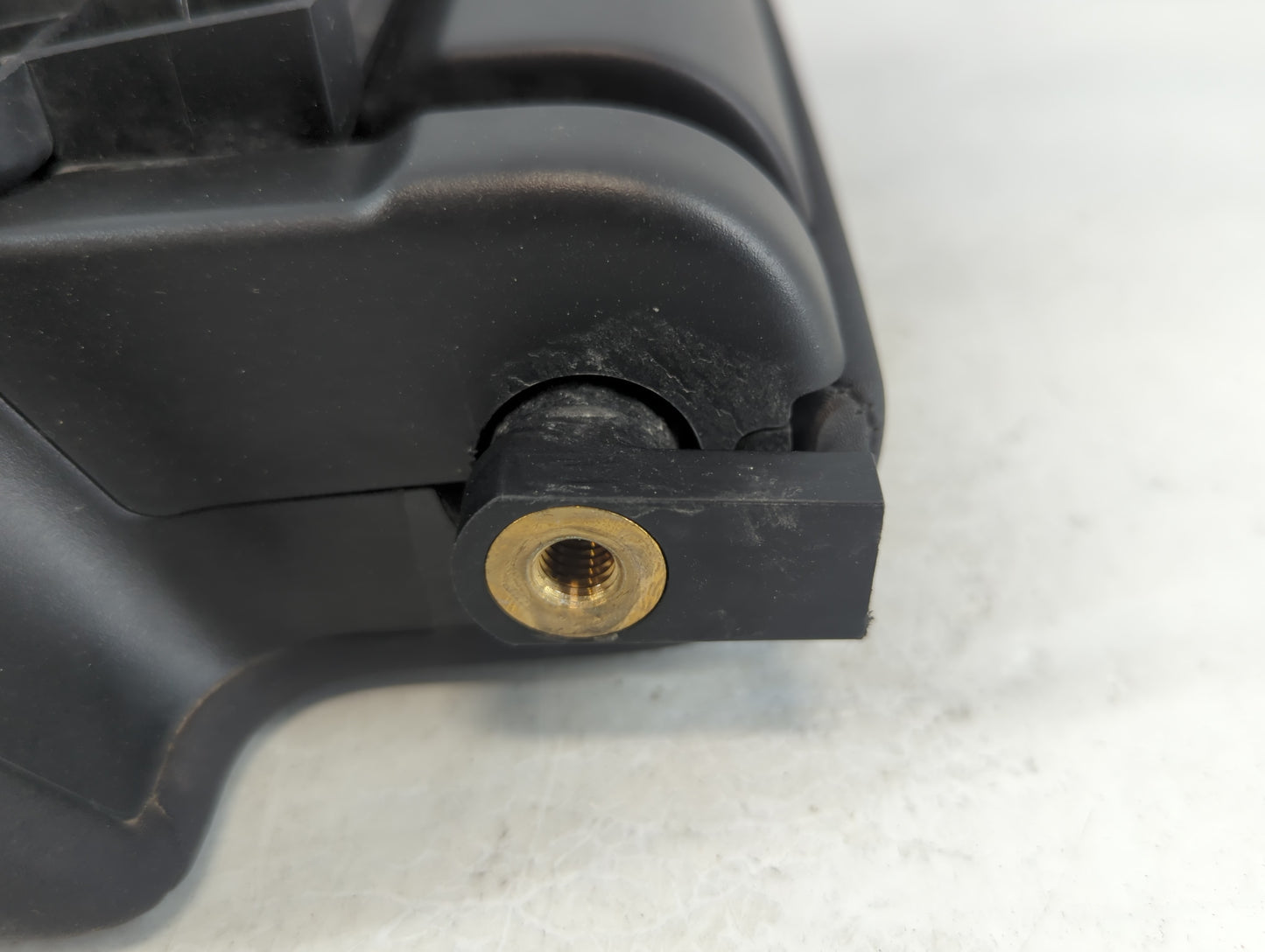 2019 Land Rover Discovery Center Console Armrest Cover Lid Fits OEM Used Auto Parts - Oemusedautoparts1.com