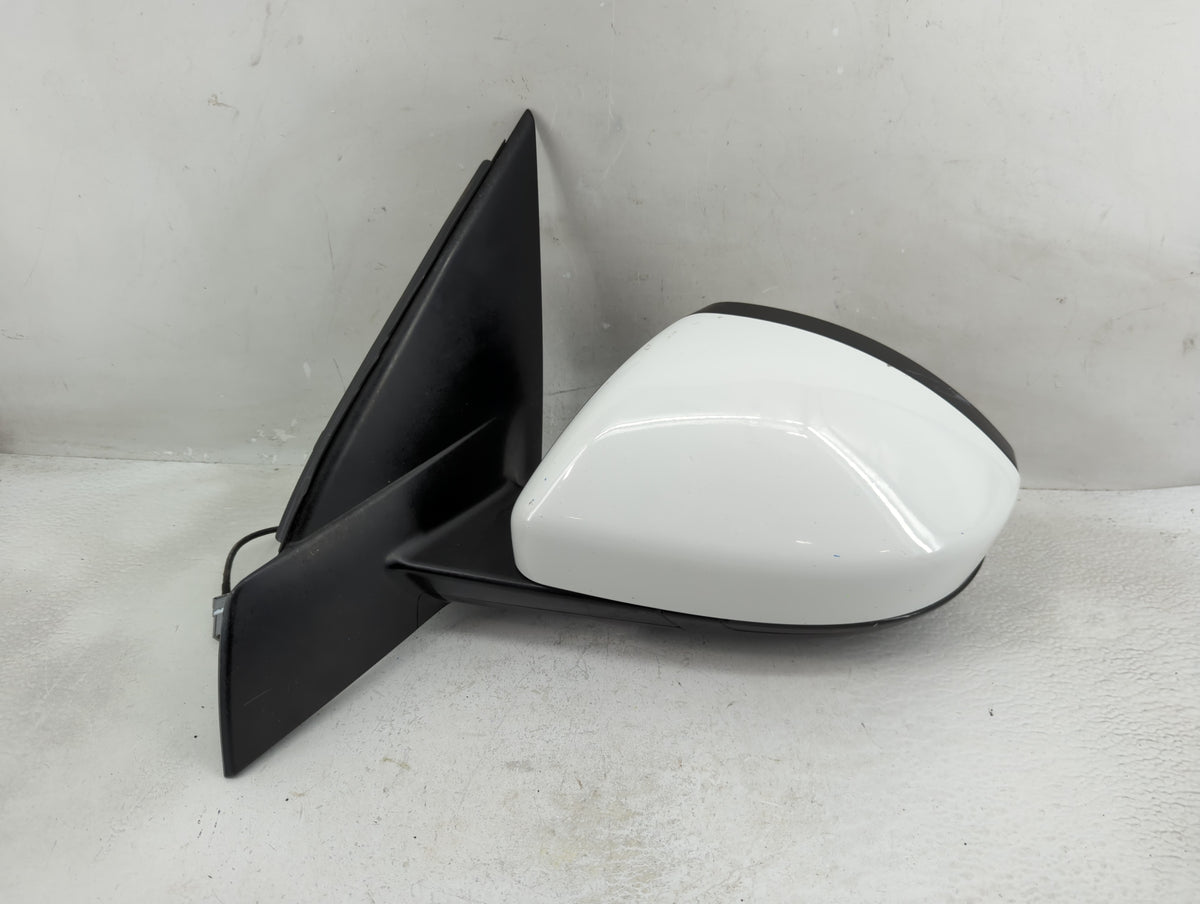 2018-2019 Land Rover Discovery Sport Driver Side View Mirror - Left Door Mirror OEM Used - Oemusedautoparts1.com