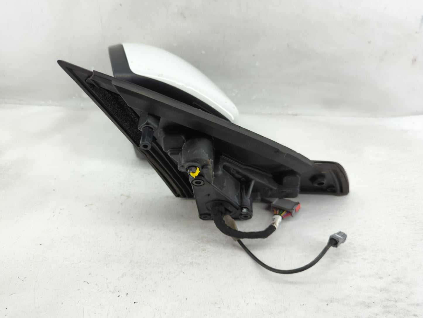 2018-2019 Land Rover Discovery Sport Driver Side View Mirror - Left Door Mirror OEM Used - Oemusedautoparts1.com