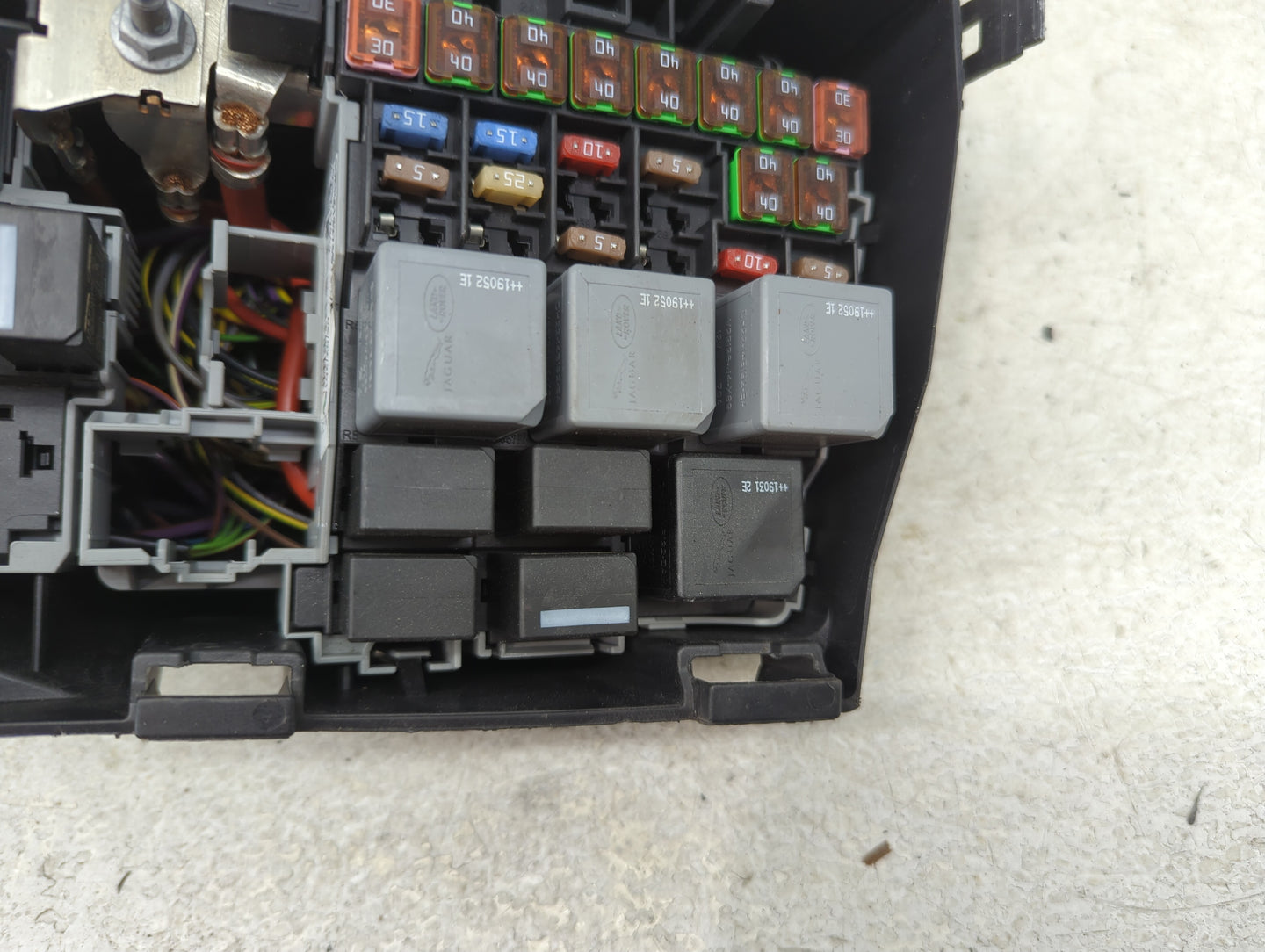 2018-2019 Land Rover Discovery Sport Fusebox Fuse Box Panel Relay Module Fits Fits 2018 2019 OEM Used Auto Parts - Oemusedau