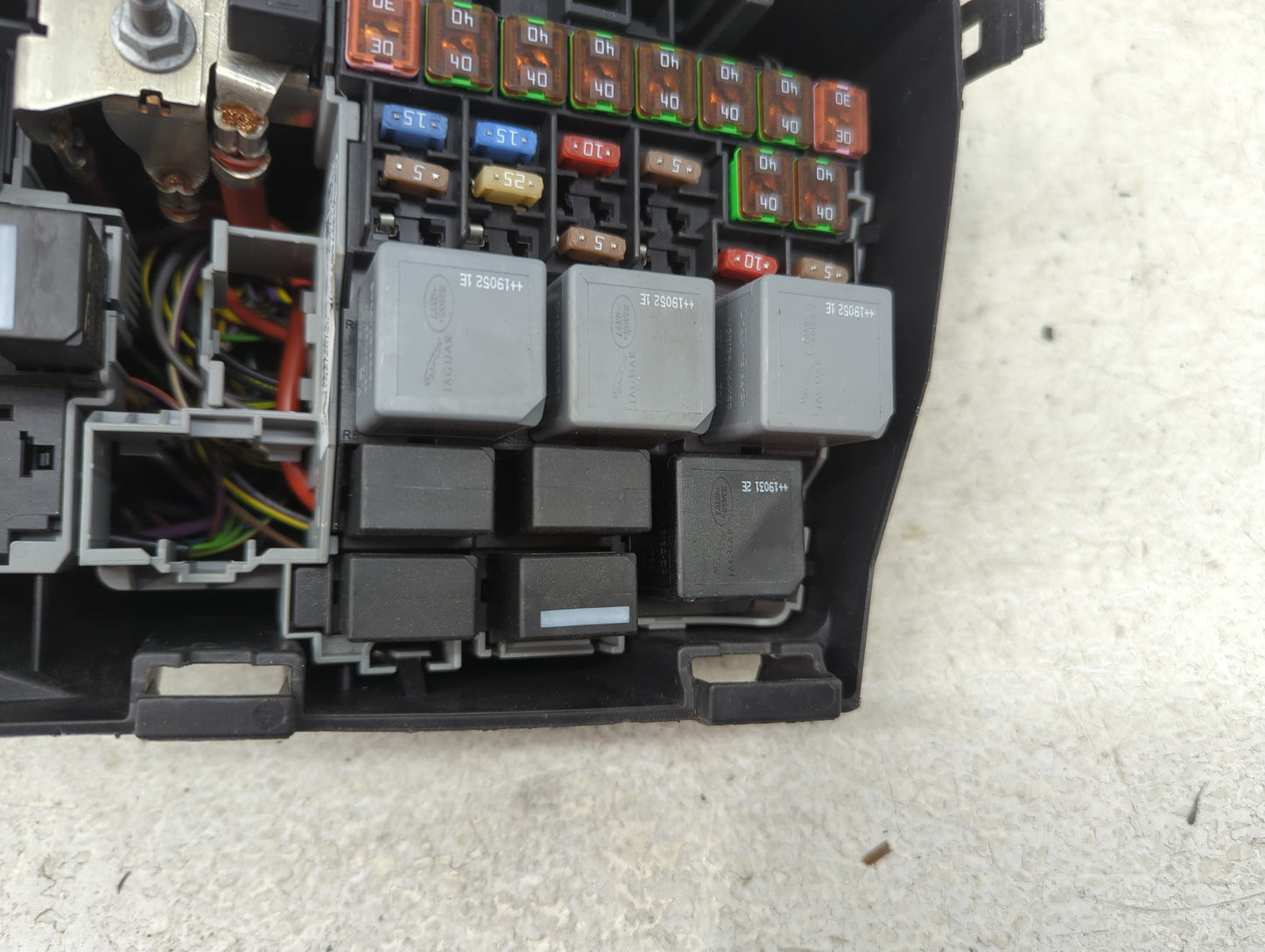 2018-2019 Land Rover Discovery Sport Fusebox Fuse Box Panel Relay Module Fits Fits 2018 2019 OEM Used Auto Parts - Oemusedau