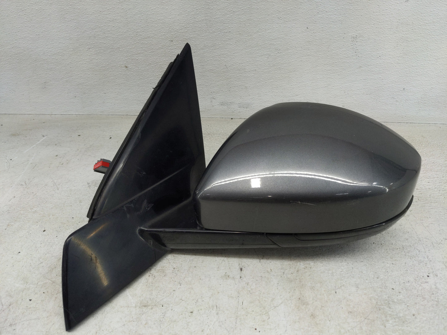 2018-2019 Land Rover Discovery Sport Driver Side View Mirror - Left Door Mirror OEM Used - Oemusedautoparts1.com