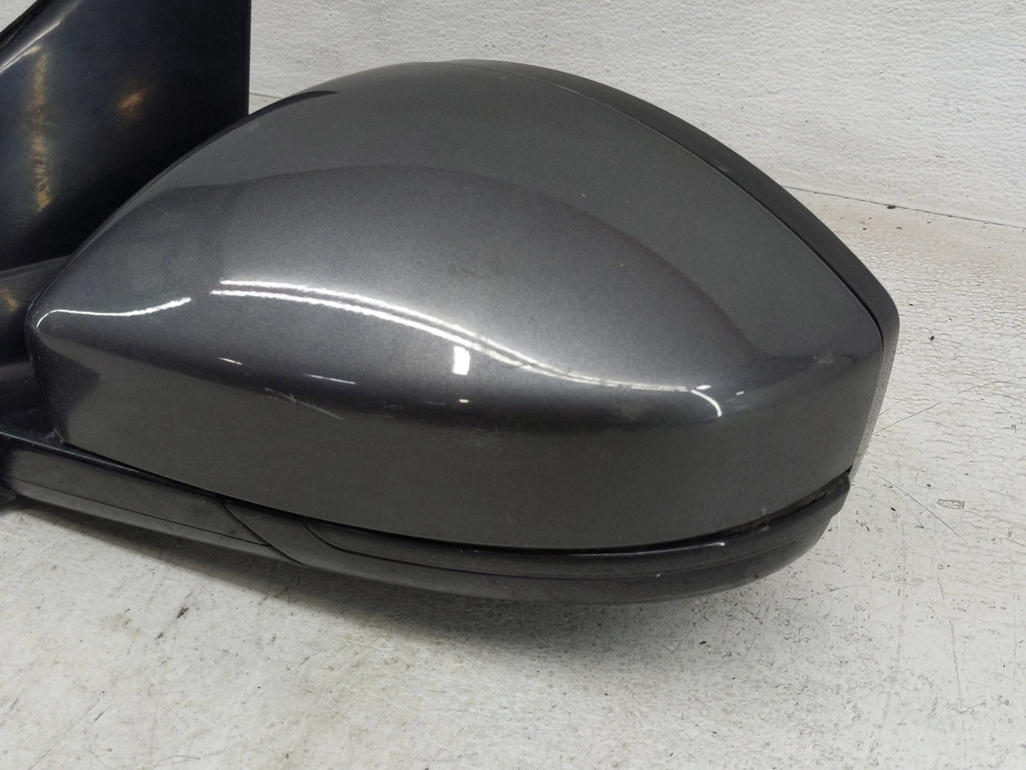 2018-2019 Land Rover Discovery Sport Driver Side View Mirror - Left Door Mirror OEM Used - Oemusedautoparts1.com