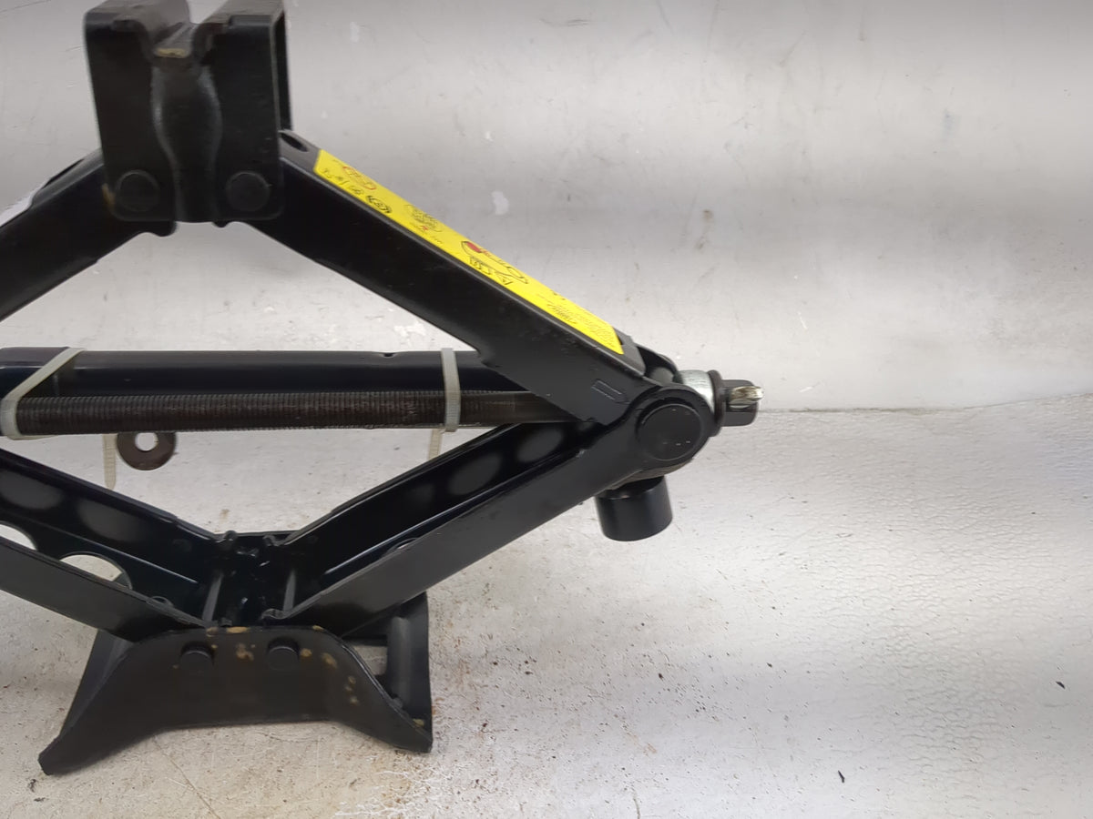 2019 Land Rover Discovery Sport Spare Scissor Car Jack Black - Oemusedautoparts1.com