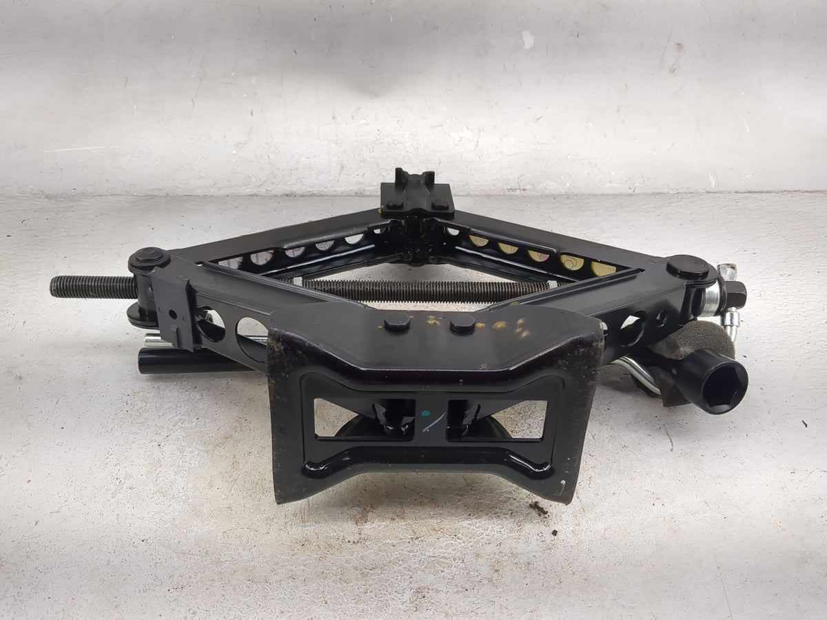 2019 Land Rover Discovery Sport Spare Scissor Car Jack Black - Oemusedautoparts1.com