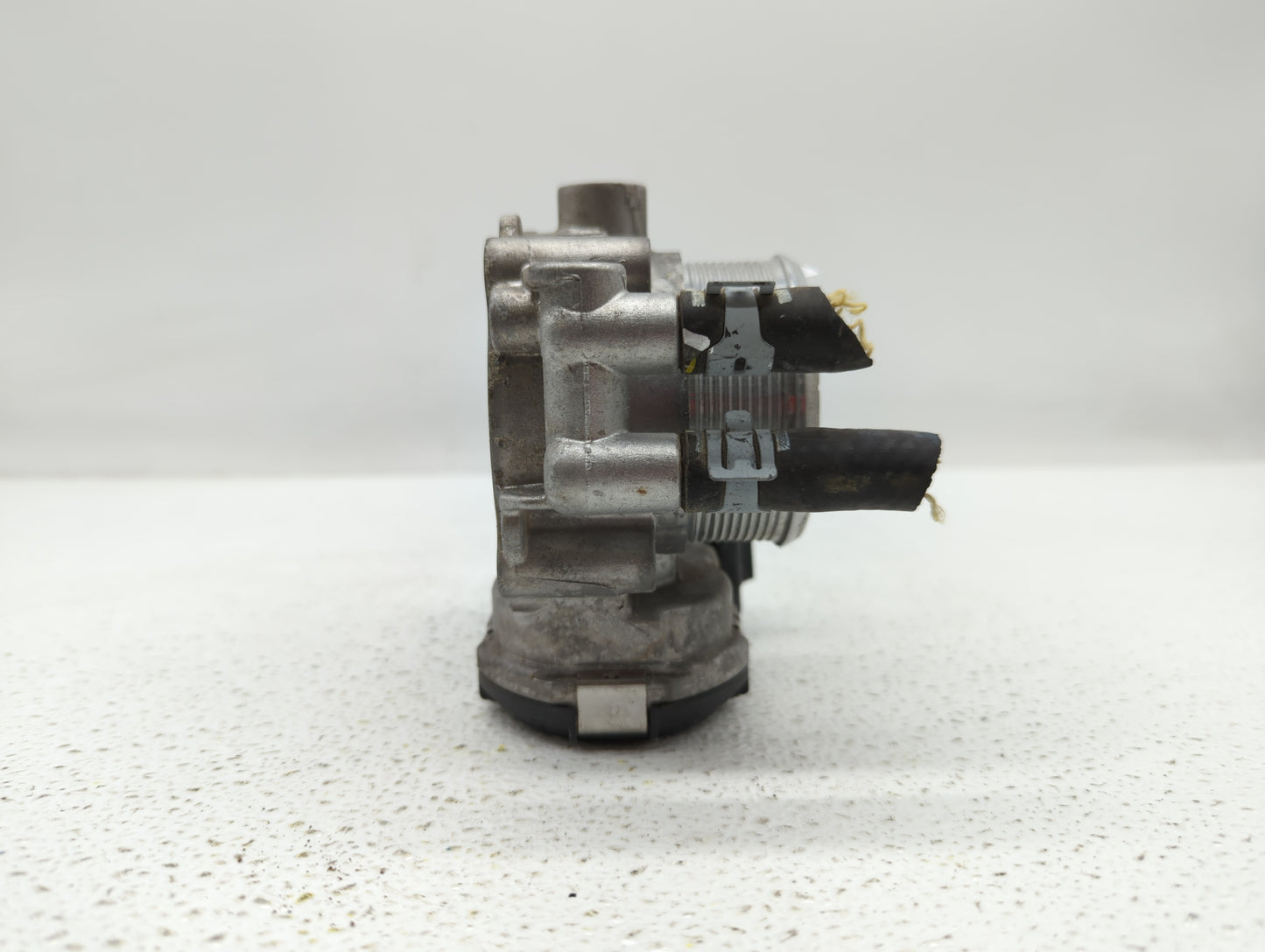 2019 Land Rover Discovery Sport Throttle Body Fits Fits 2018 OEM Used Auto Parts - Oemusedautoparts1.com