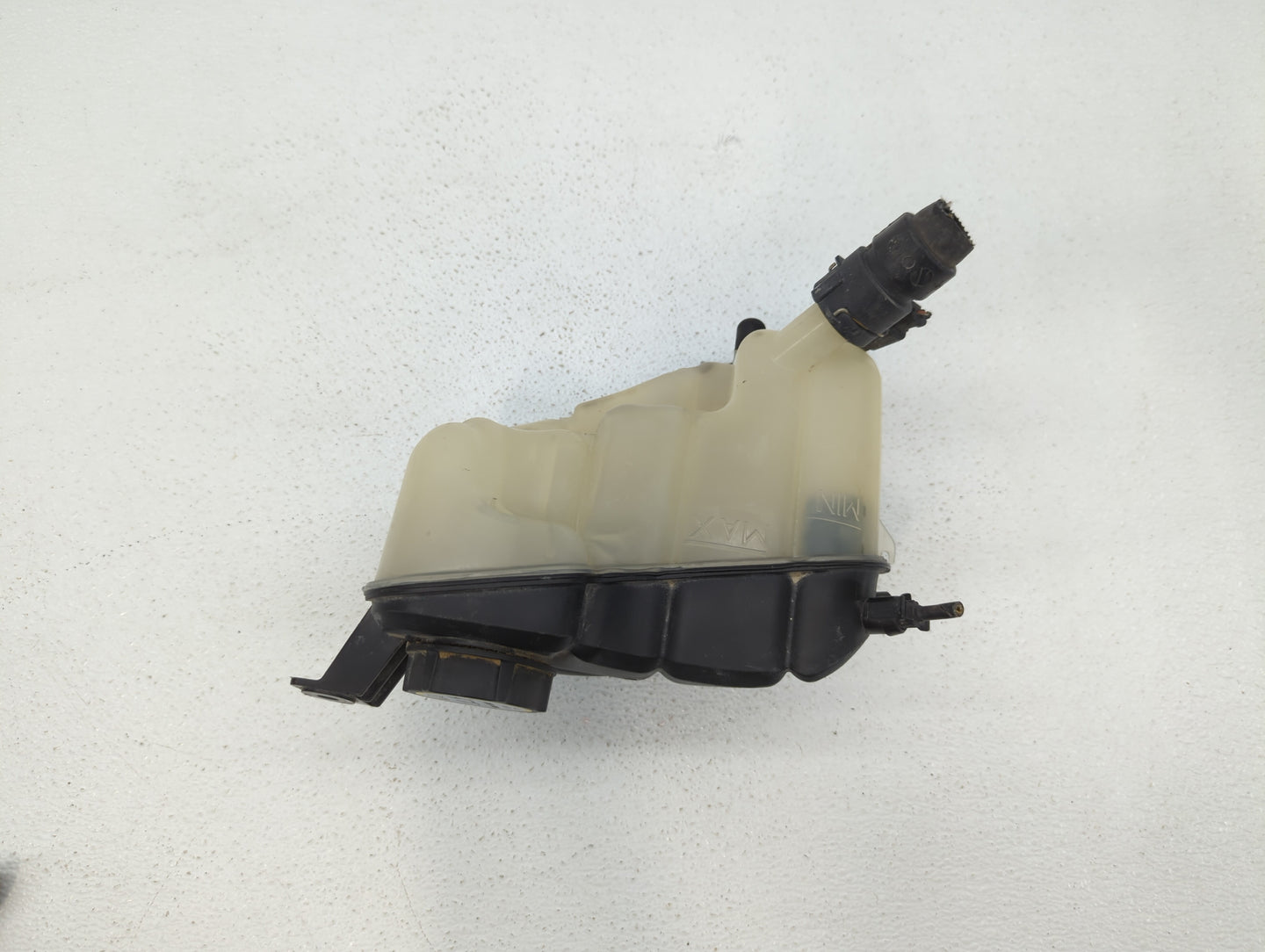 Discovery Sport Radiator Coolant Overflow Expansion Tank Bottle - Oemusedautoparts1.com