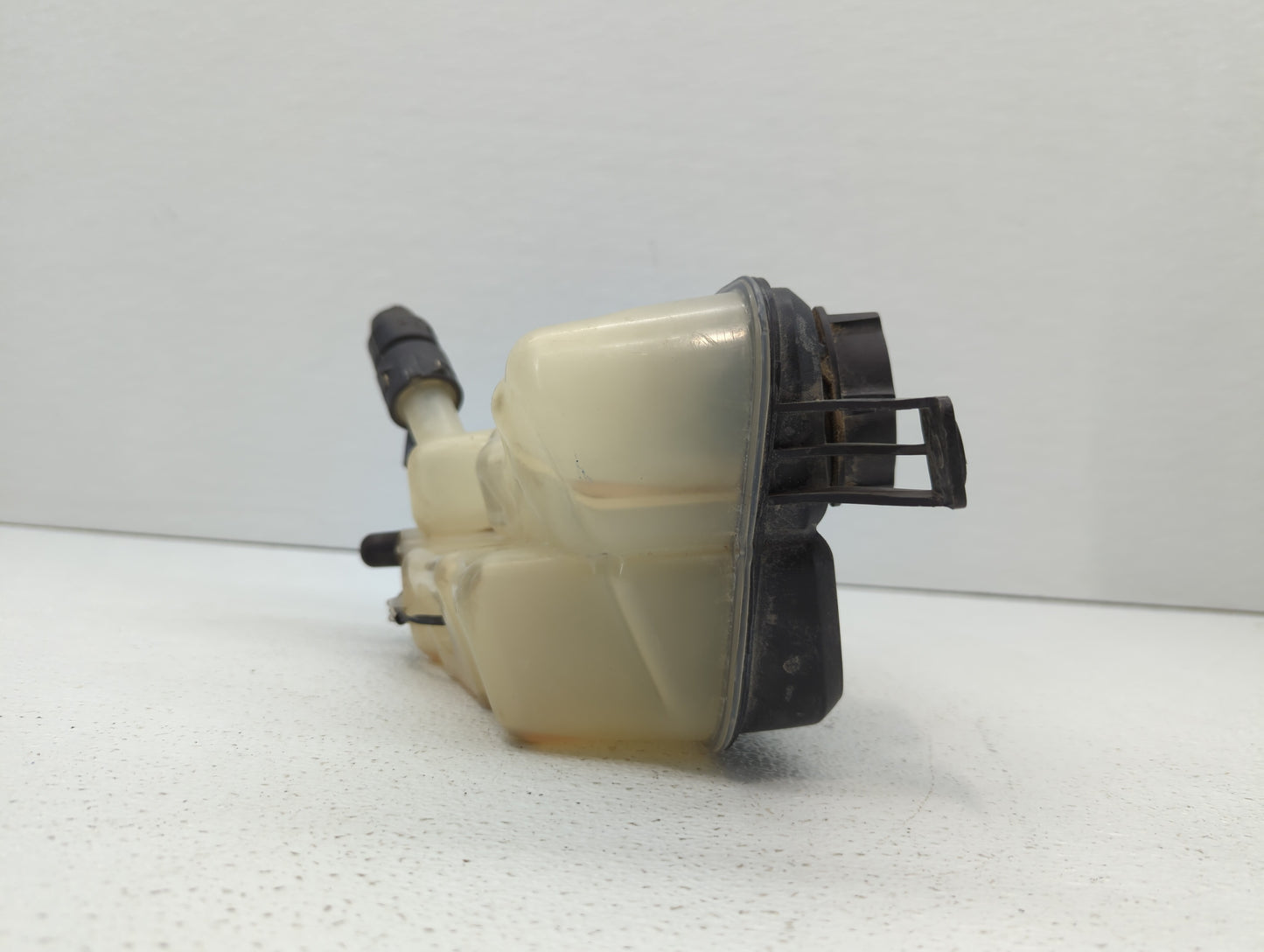 Discovery Sport Radiator Coolant Overflow Expansion Tank Bottle - Oemusedautoparts1.com