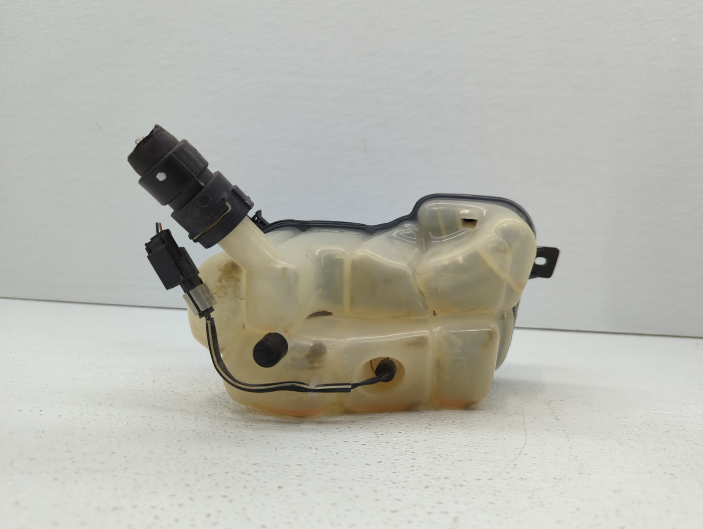 Discovery Sport Radiator Coolant Overflow Expansion Tank Bottle - Oemusedautoparts1.com