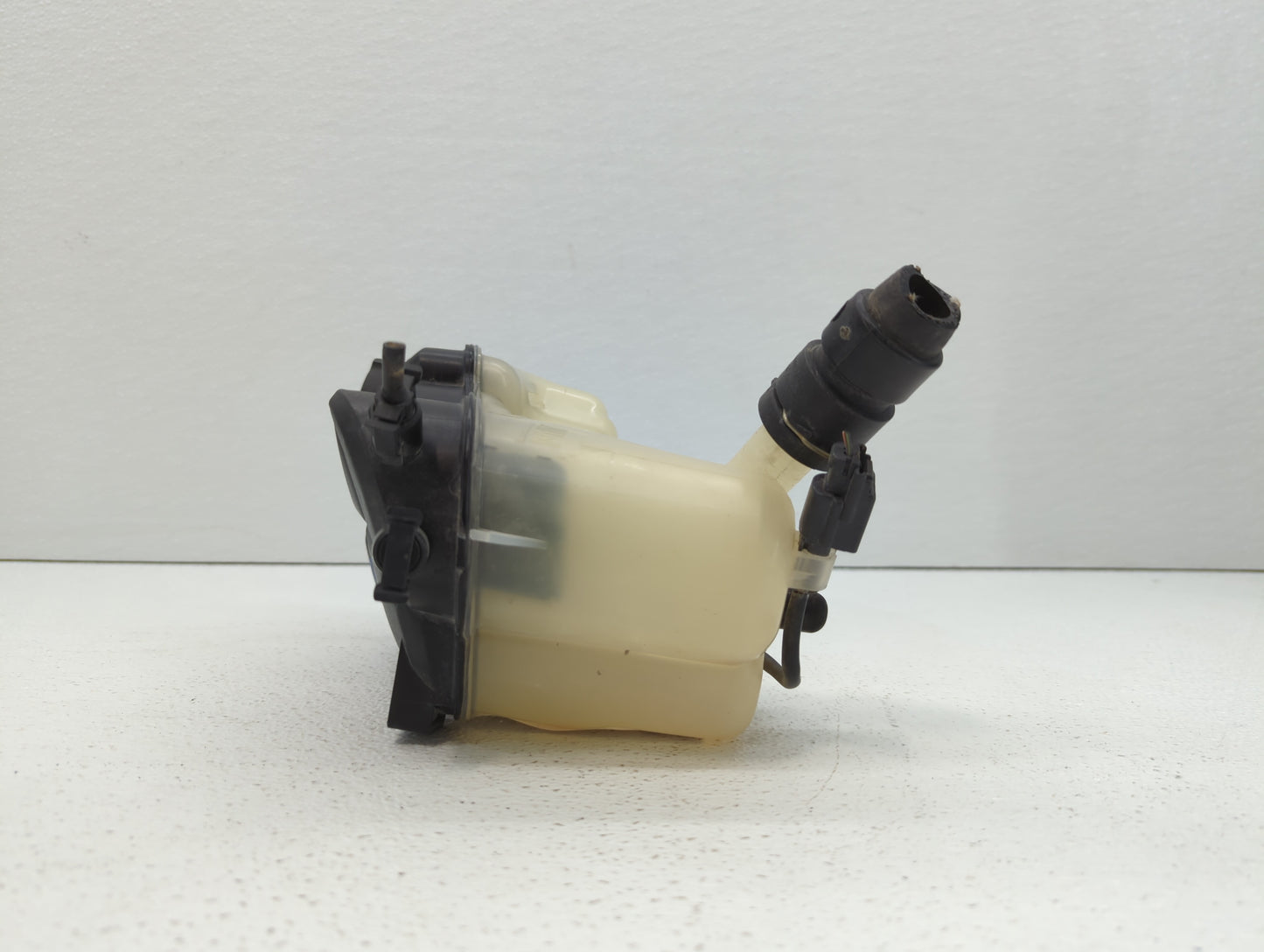 Discovery Sport Radiator Coolant Overflow Expansion Tank Bottle - Oemusedautoparts1.com