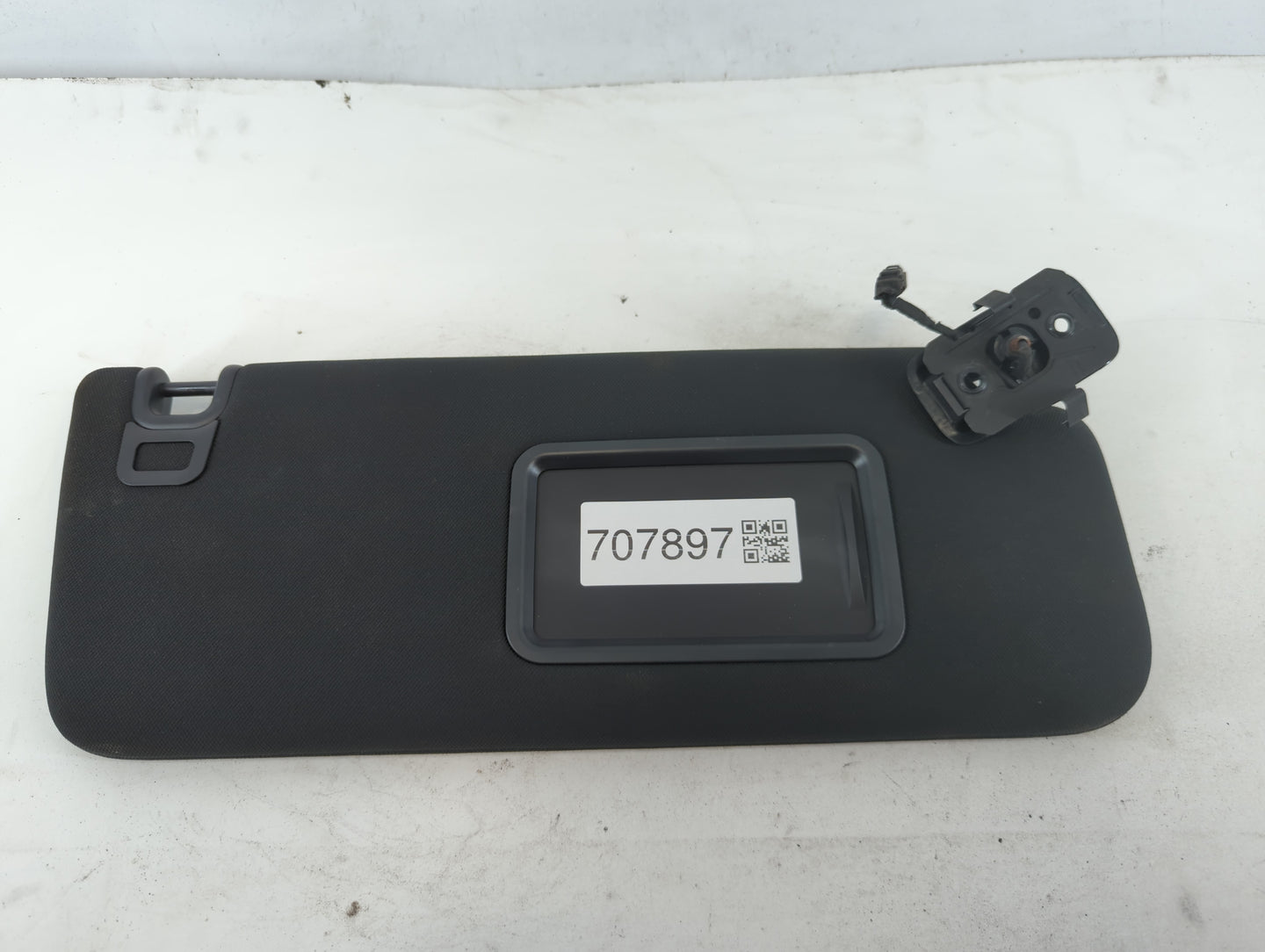 2019 Land Rover Land Rover Sun Visor Shade Replacement Passenger Right Mirror Fits OEM Used Auto Parts - Oemusedautoparts1.c