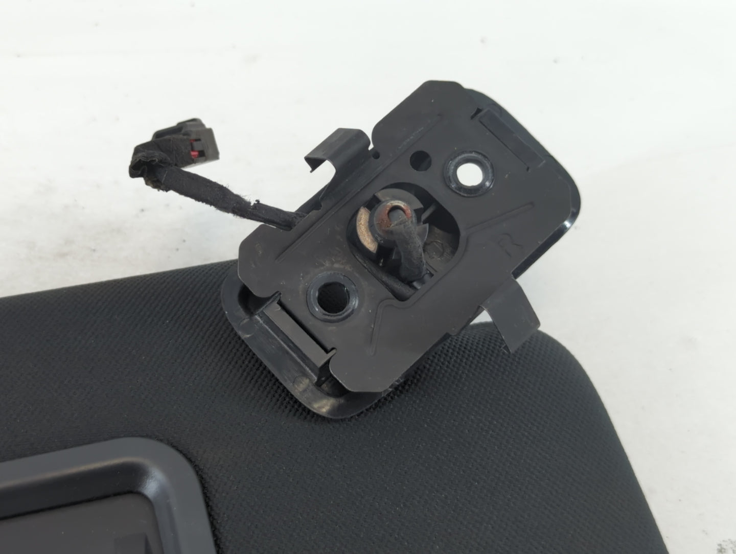 2019 Land Rover Land Rover Sun Visor Shade Replacement Passenger Right Mirror Fits OEM Used Auto Parts - Oemusedautoparts1.c