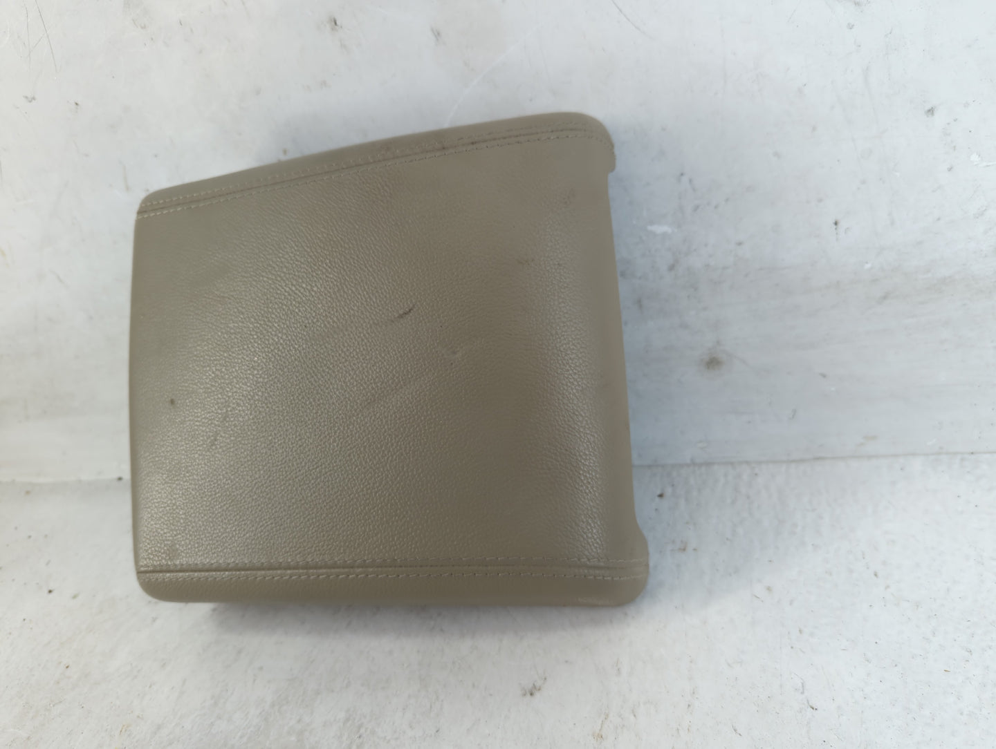 2019 Land Rover Range Rover Evoque Center Console Armrest Cover Lid Fits OEM Used Auto Parts - Oemusedautoparts1.com