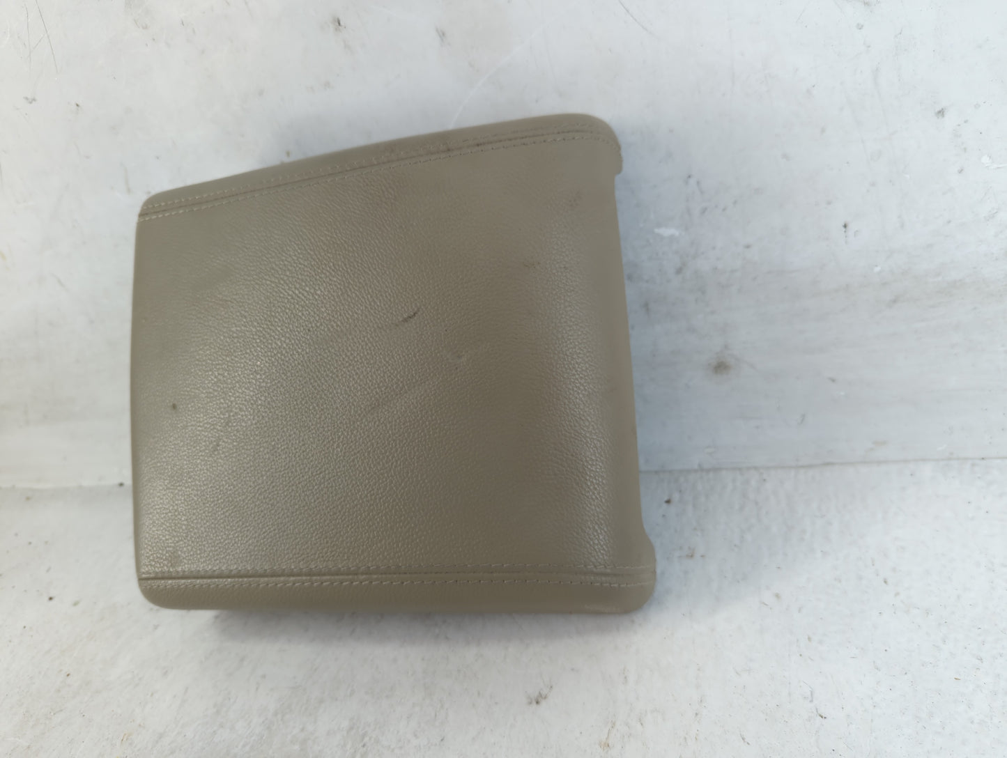 2019 Land Rover Range Rover Evoque Center Console Armrest Cover Lid Fits OEM Used Auto Parts - Oemusedautoparts1.com