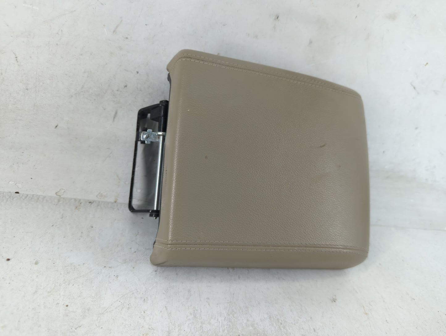 2019 Land Rover Range Rover Evoque Center Console Armrest Cover Lid Fits OEM Used Auto Parts - Oemusedautoparts1.com
