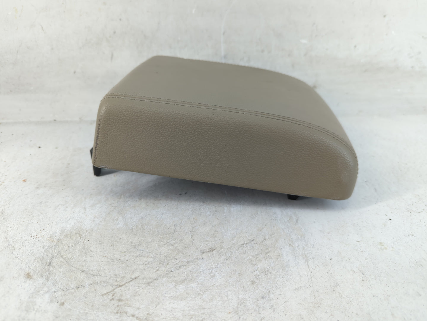 2019 Land Rover Range Rover Evoque Center Console Armrest Cover Lid Fits OEM Used Auto Parts - Oemusedautoparts1.com