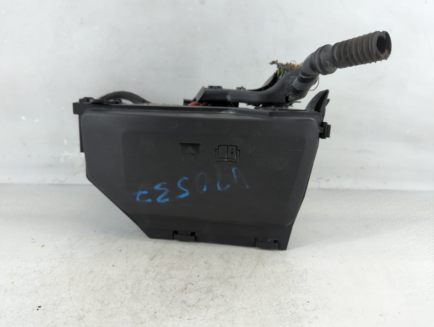 2018-2019 Land Rover Range Rover Evoque Fusebox Fuse Box Panel Relay Module P/N:JK72-14A076-AA Fits Fits 2018 2019 OEM Used 