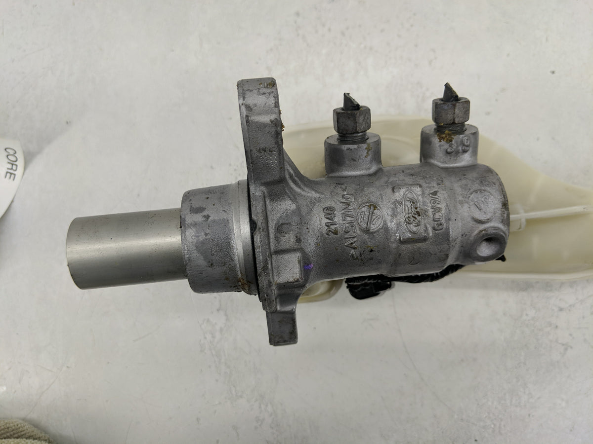 Lincoln Continental Brake Master Cylinder 1311519 - Oemusedautoparts1.com