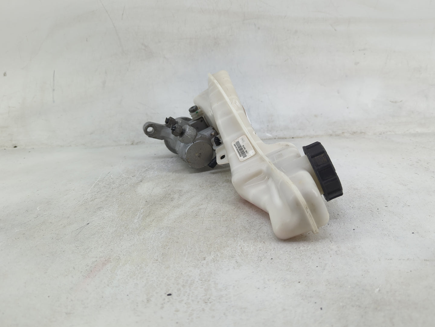 Lincoln Continental Brake Master Cylinder 1489125 - Oemusedautoparts1.com