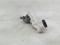 Lincoln Continental Brake Master Cylinder 1489125 - Oemusedautoparts1.com