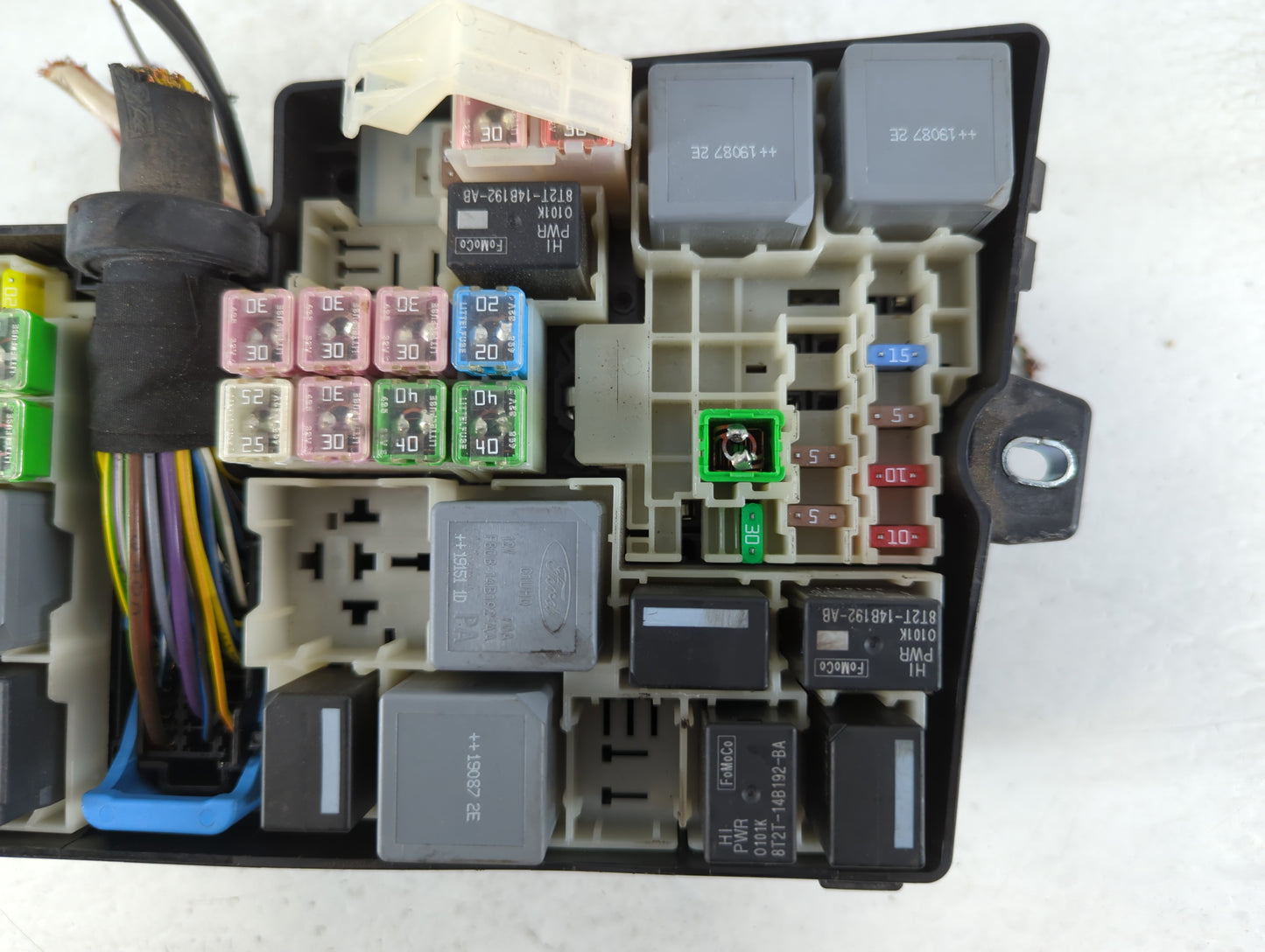 2018-2019 Lincoln Mkc Fusebox Fuse Box Panel Relay Module P/N:AV6T-14A067-AD Fits Fits 2018 2019 OEM Used Auto Parts - Oemus